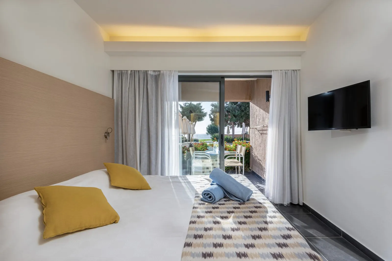 One Bedroom Family Room Side Sea View