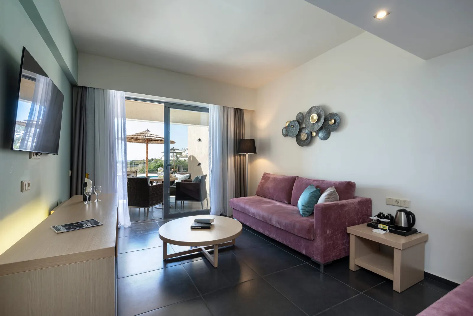 Suite Sharing Pool Sea View