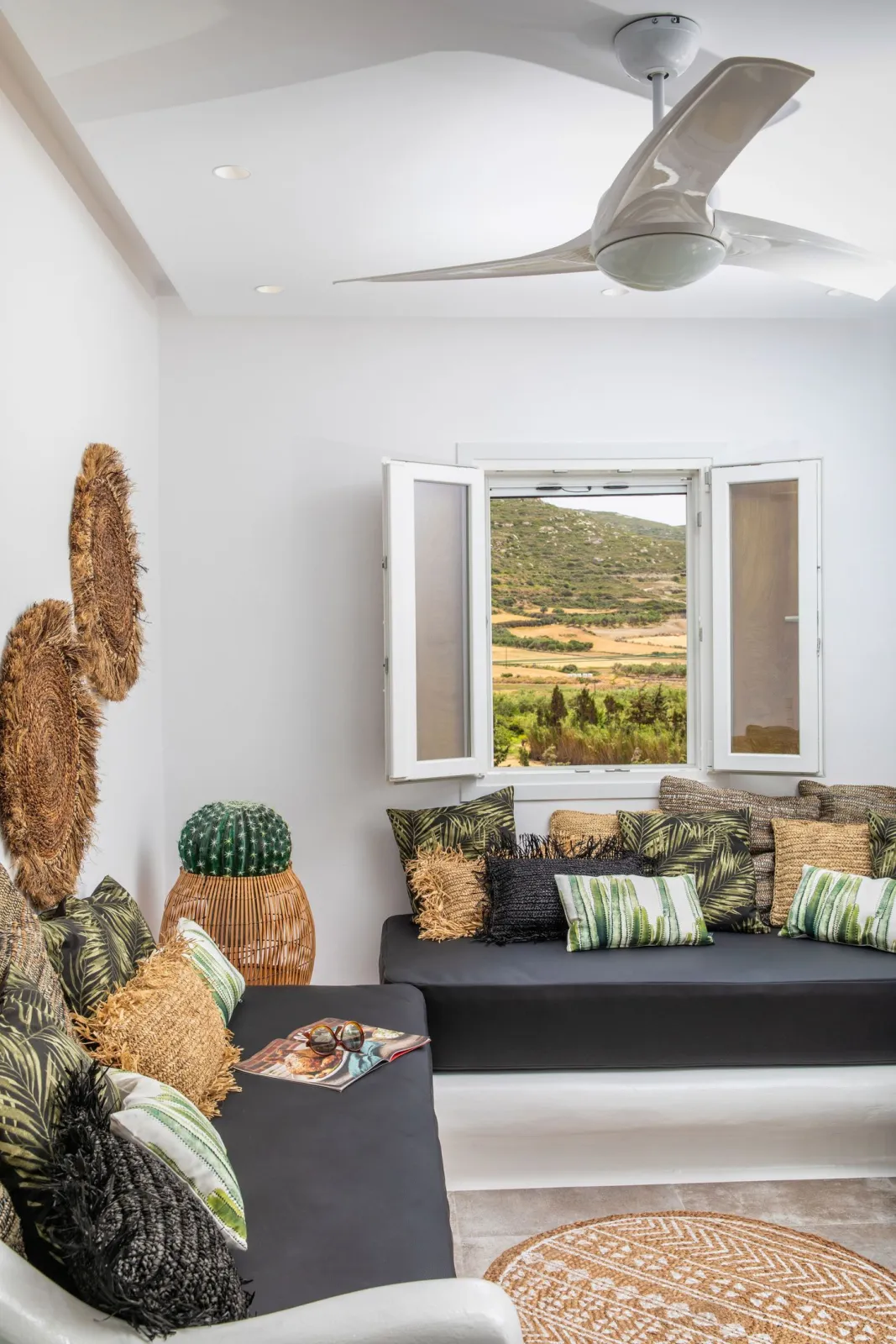 Smirida Suite - Private Outdoor Terrace  with Hot Tub