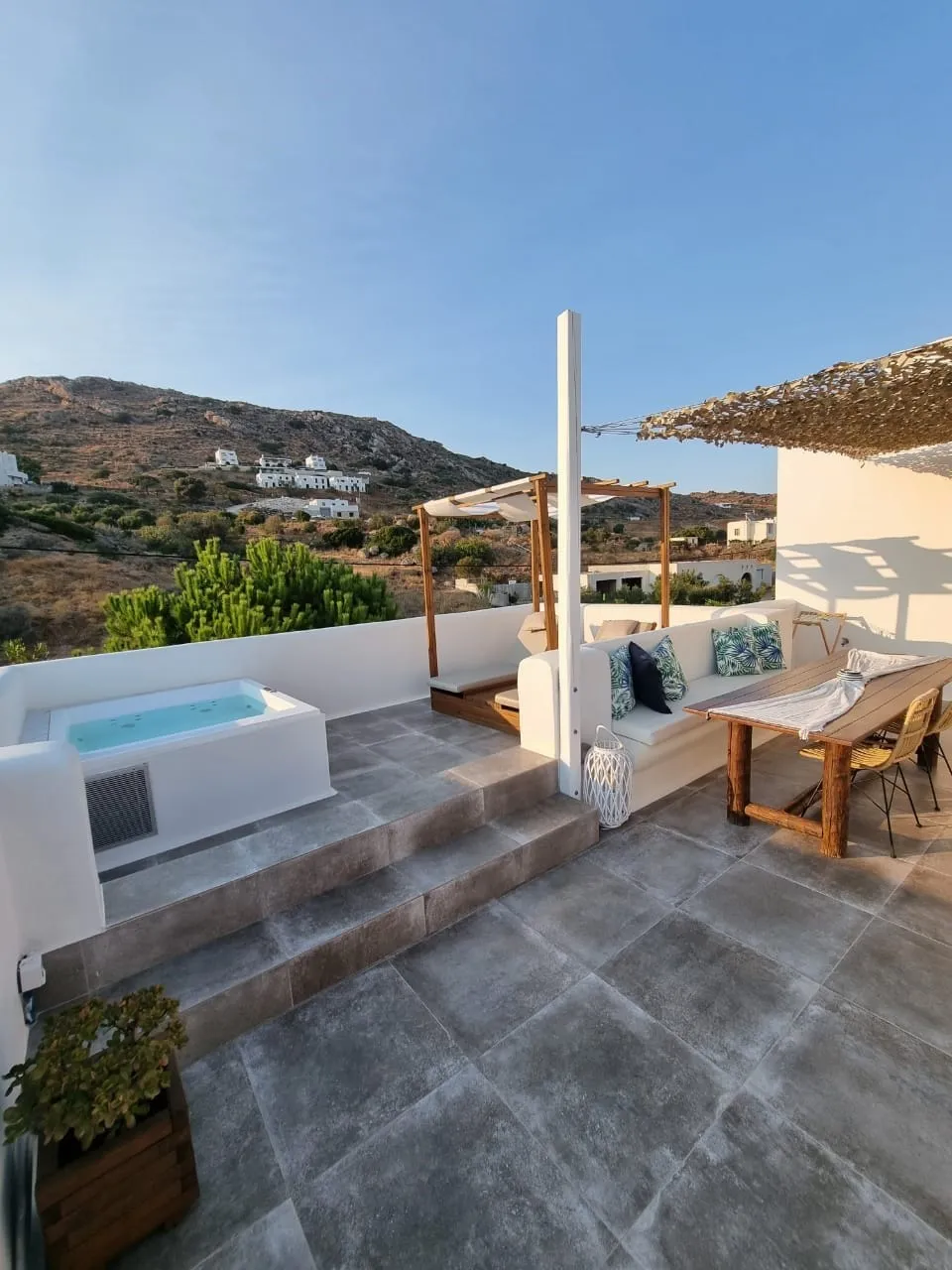 Smirida Suite - Private Outdoor Terrace  with Hot Tub