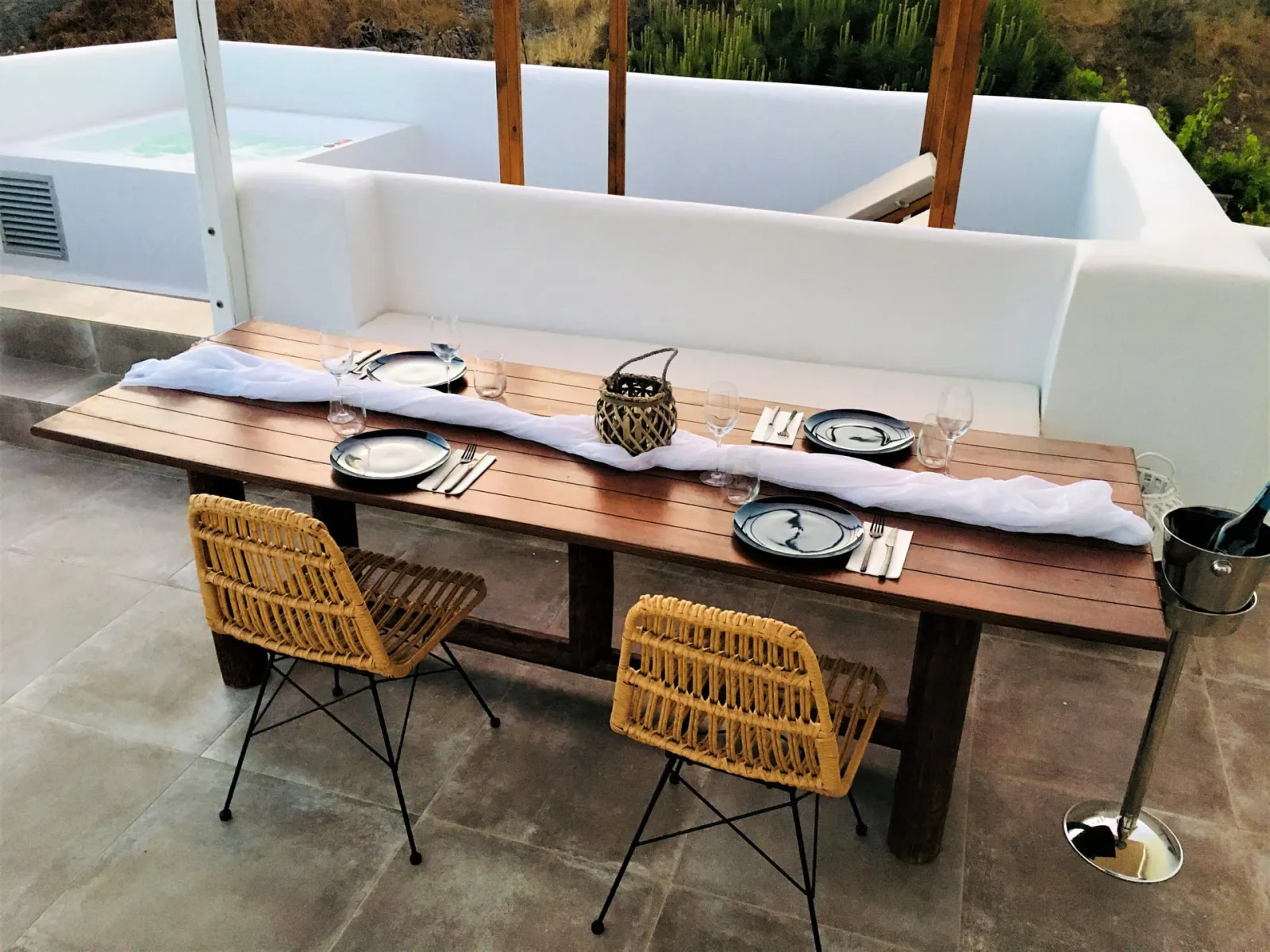 Smirida Suite - Private Outdoor Terrace  with Hot Tub