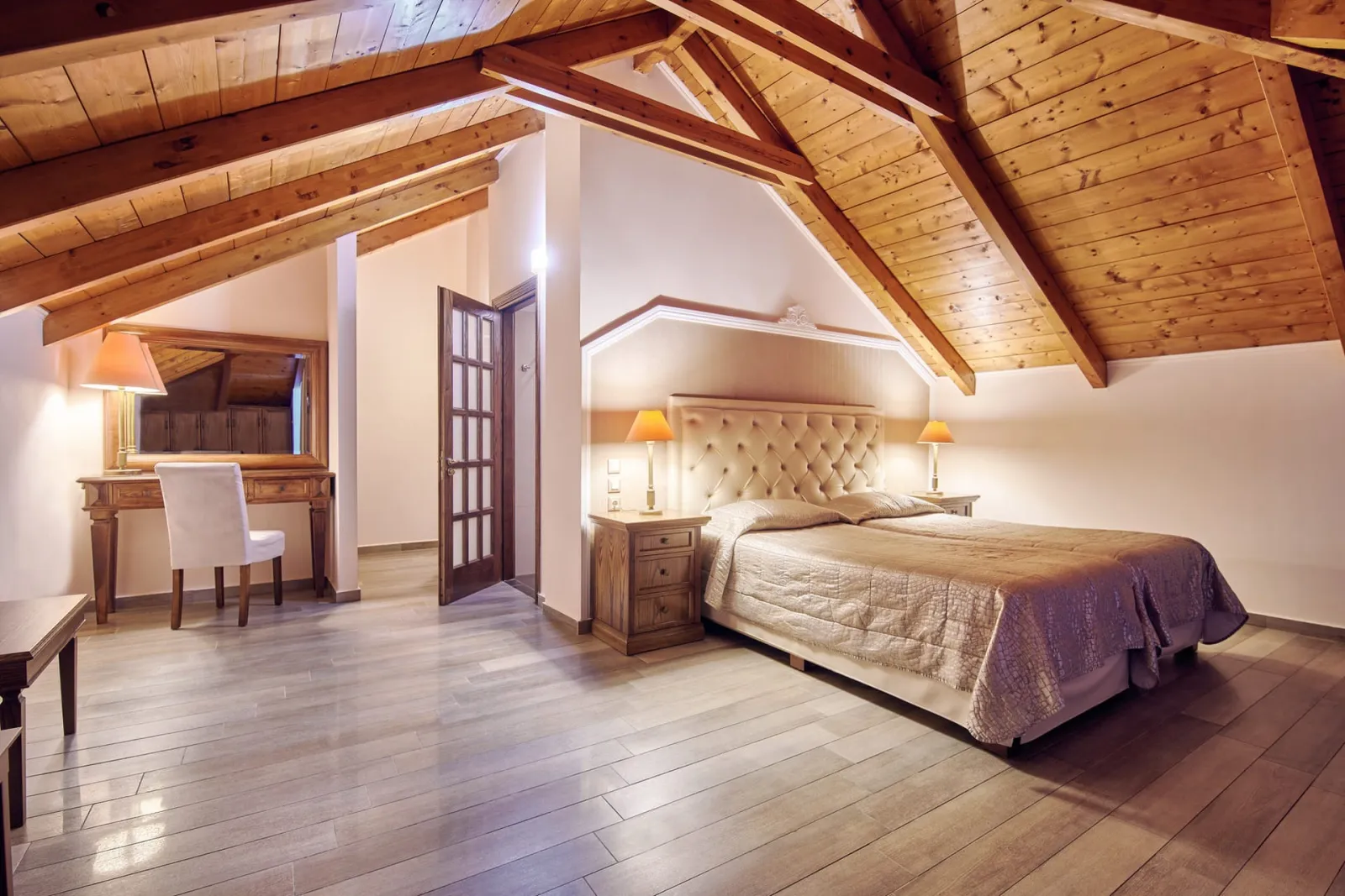 Attic Suite with Pool and Side Sea View - 33m²