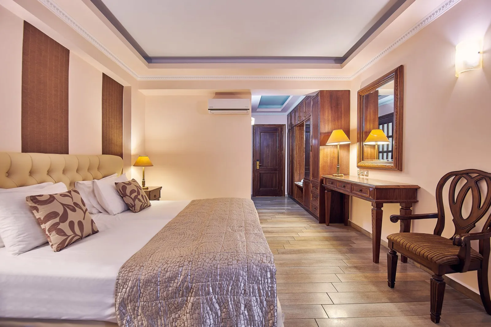 Swim Up Junior Suite with Pool View - 33m²