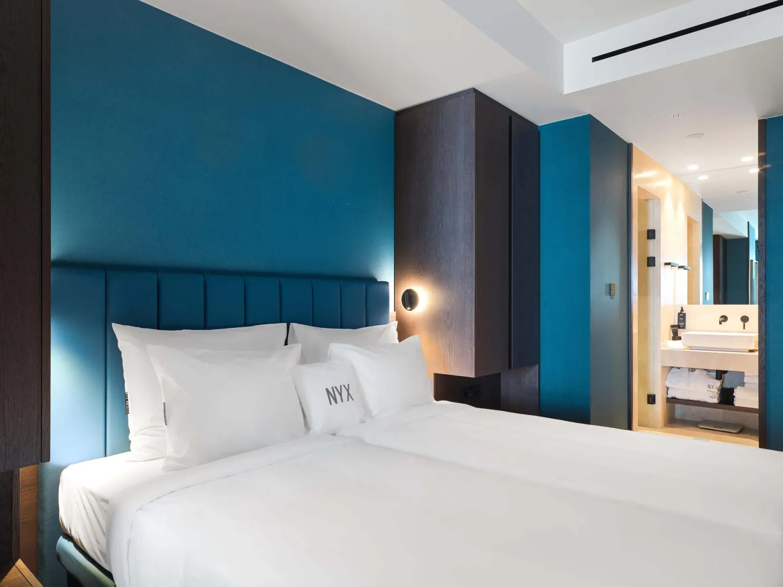Deluxe Space Room