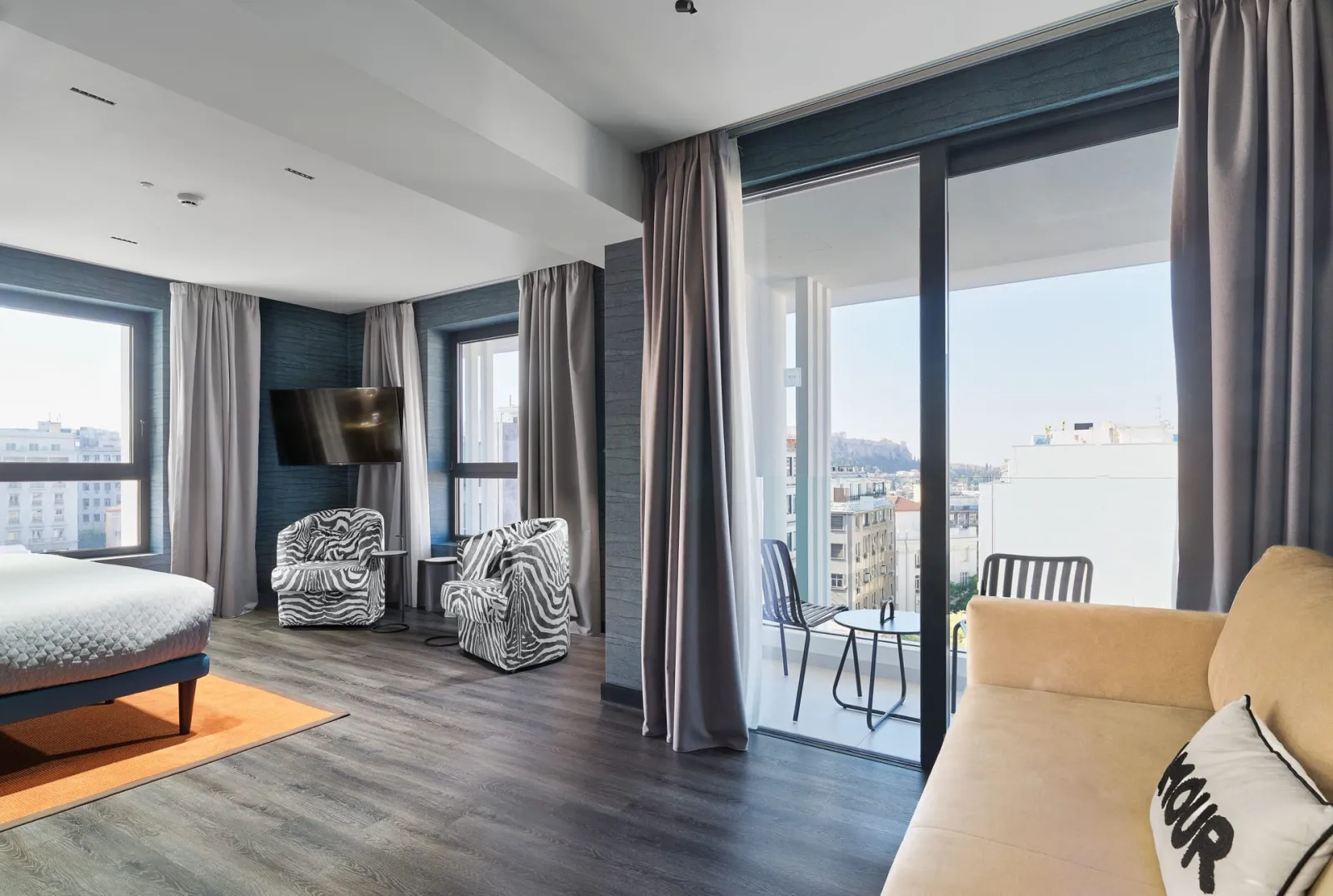 Heaven Acropolis Suite with Lounge Access