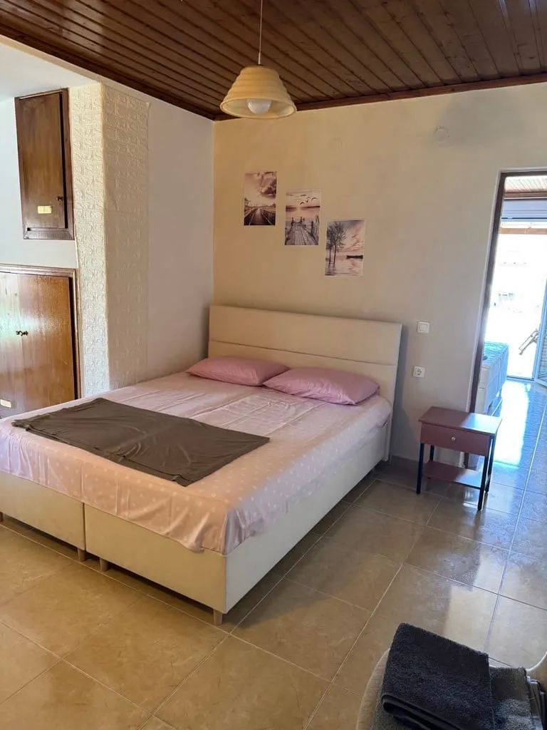 Apartment (102)