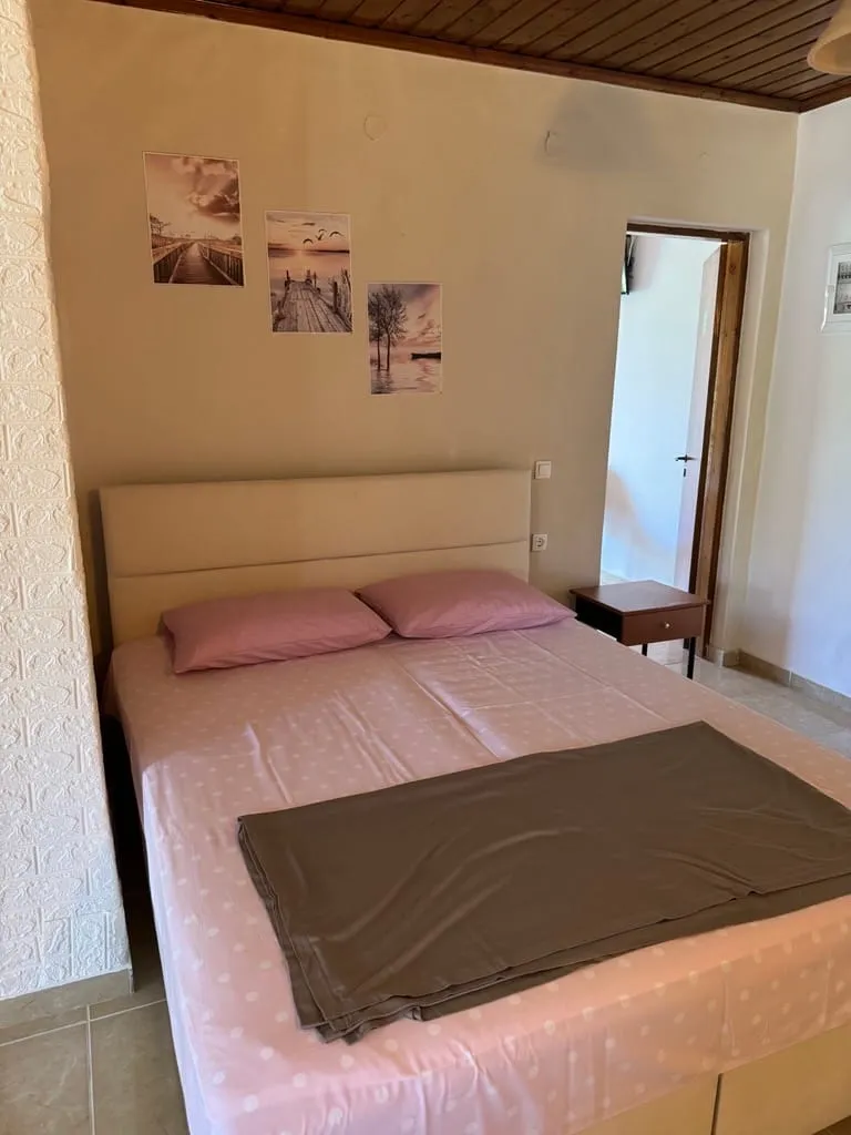 Apartment (102)