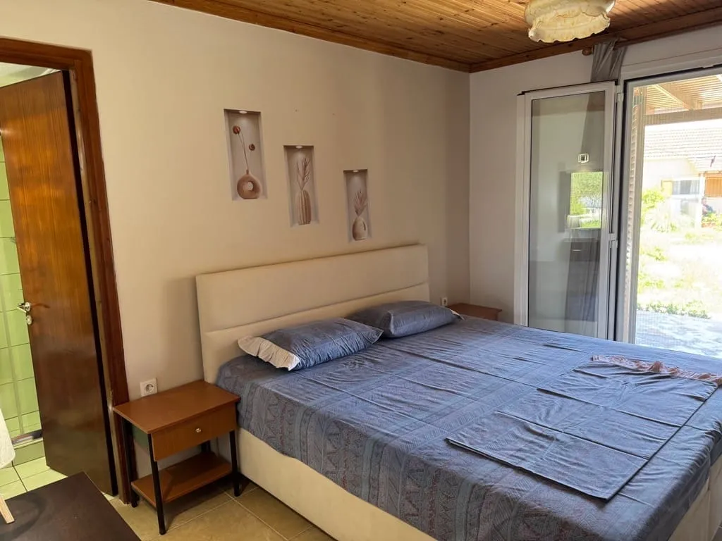 Apartment (102)
