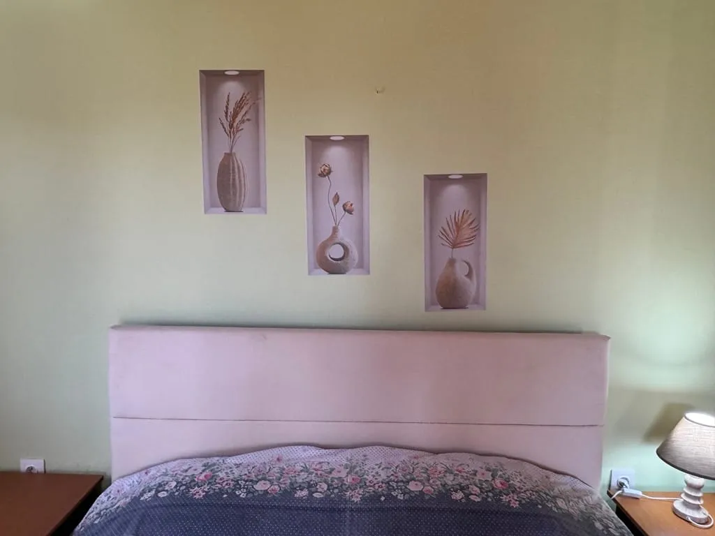 Studio (106)
