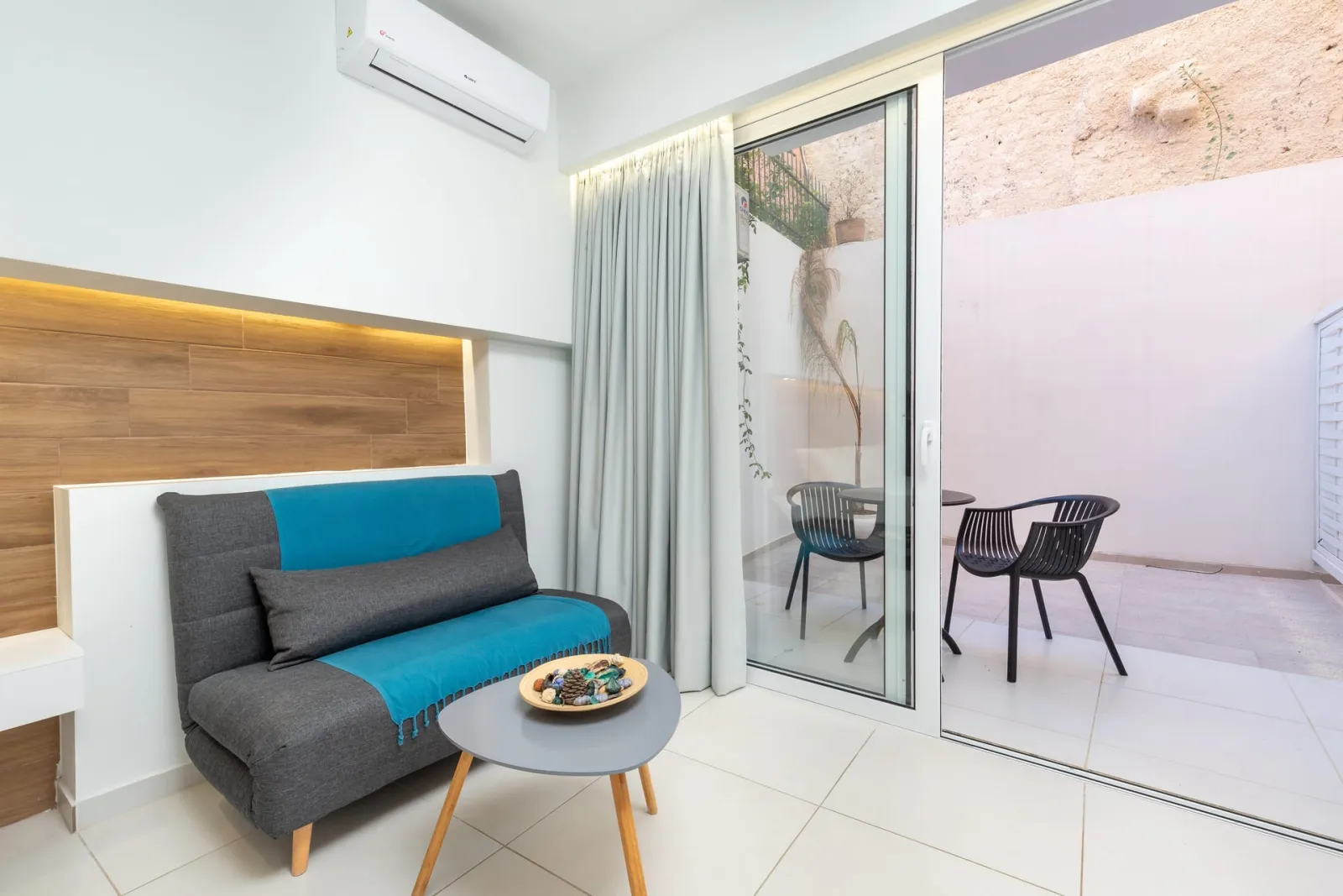 Superior Ground Studio with Veranda
