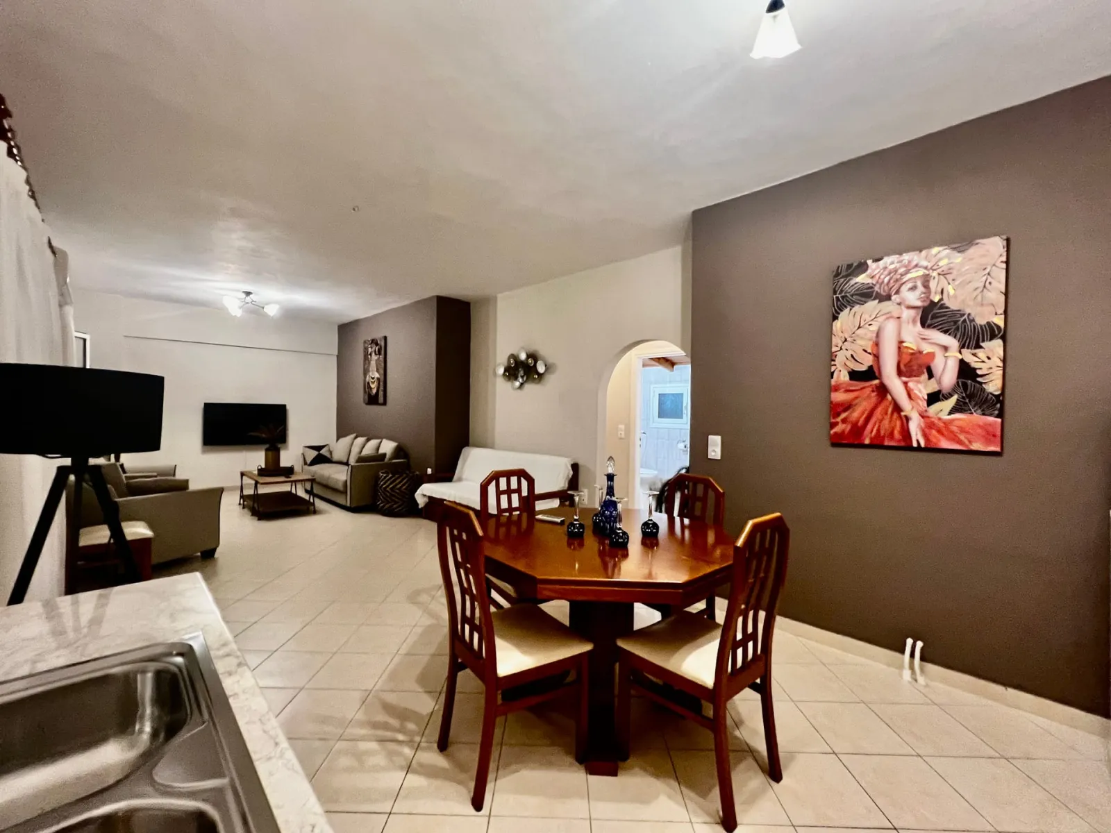 Deluxe apartment over the pool with whirlpool