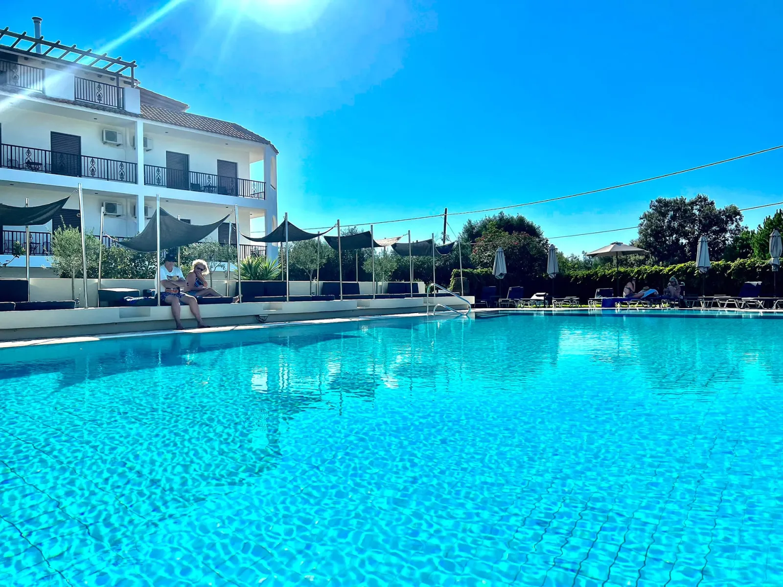 Whirpool junior suite over the pool
