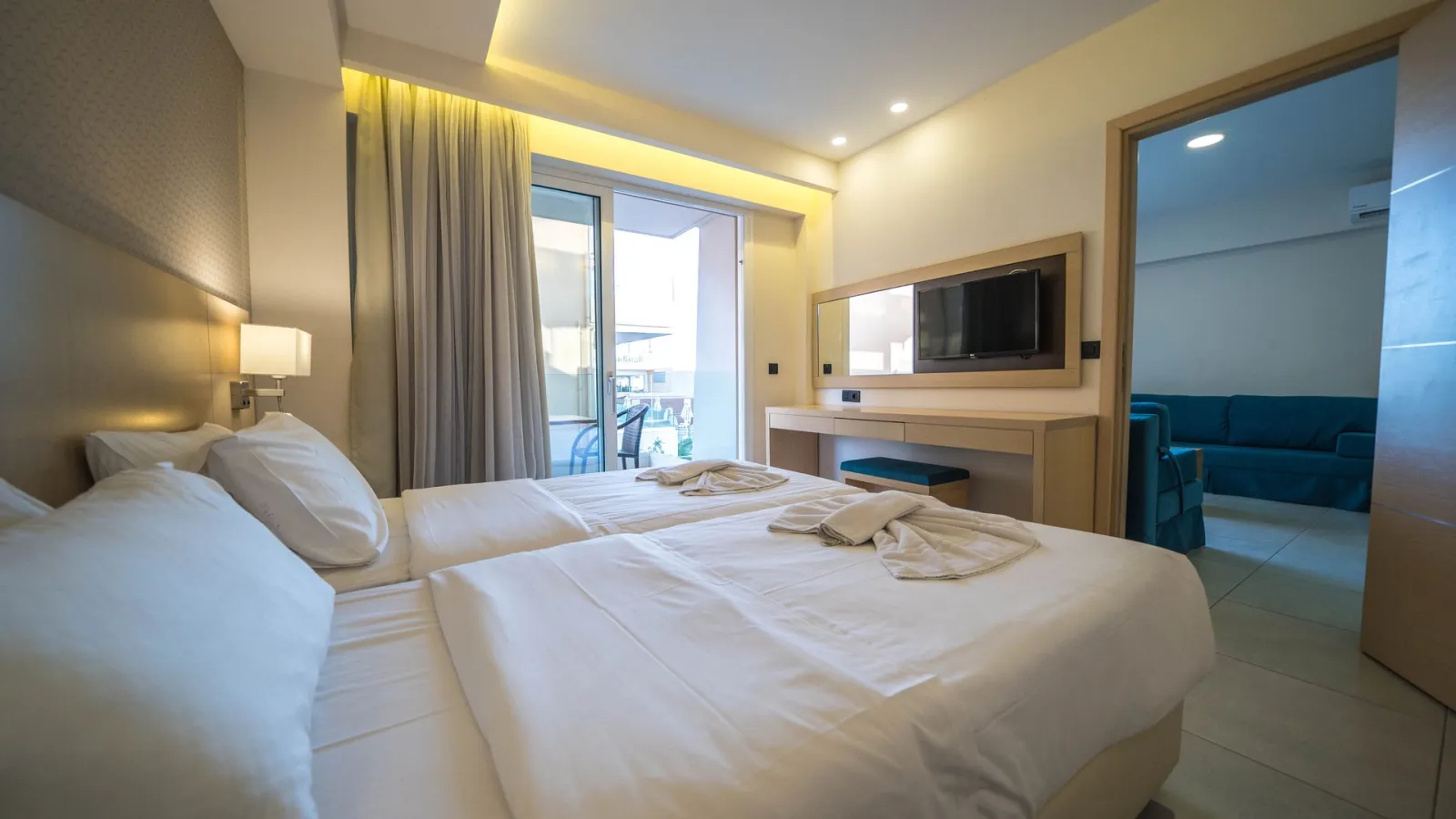 Superior Family One Bedroom Apartment with Pool View