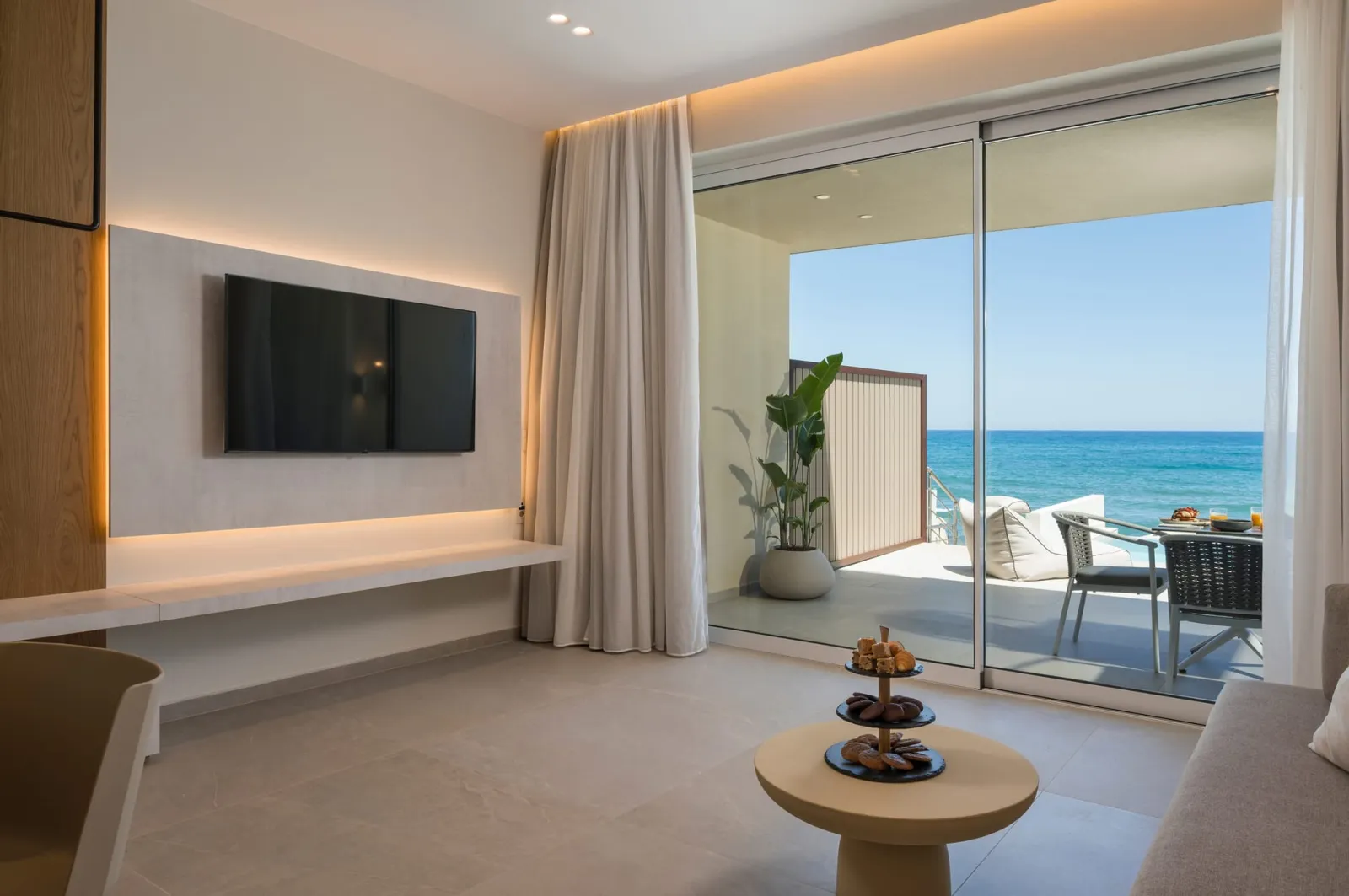 Sunrise Suite - Two Bedrooms with Private Pool and Beach Access