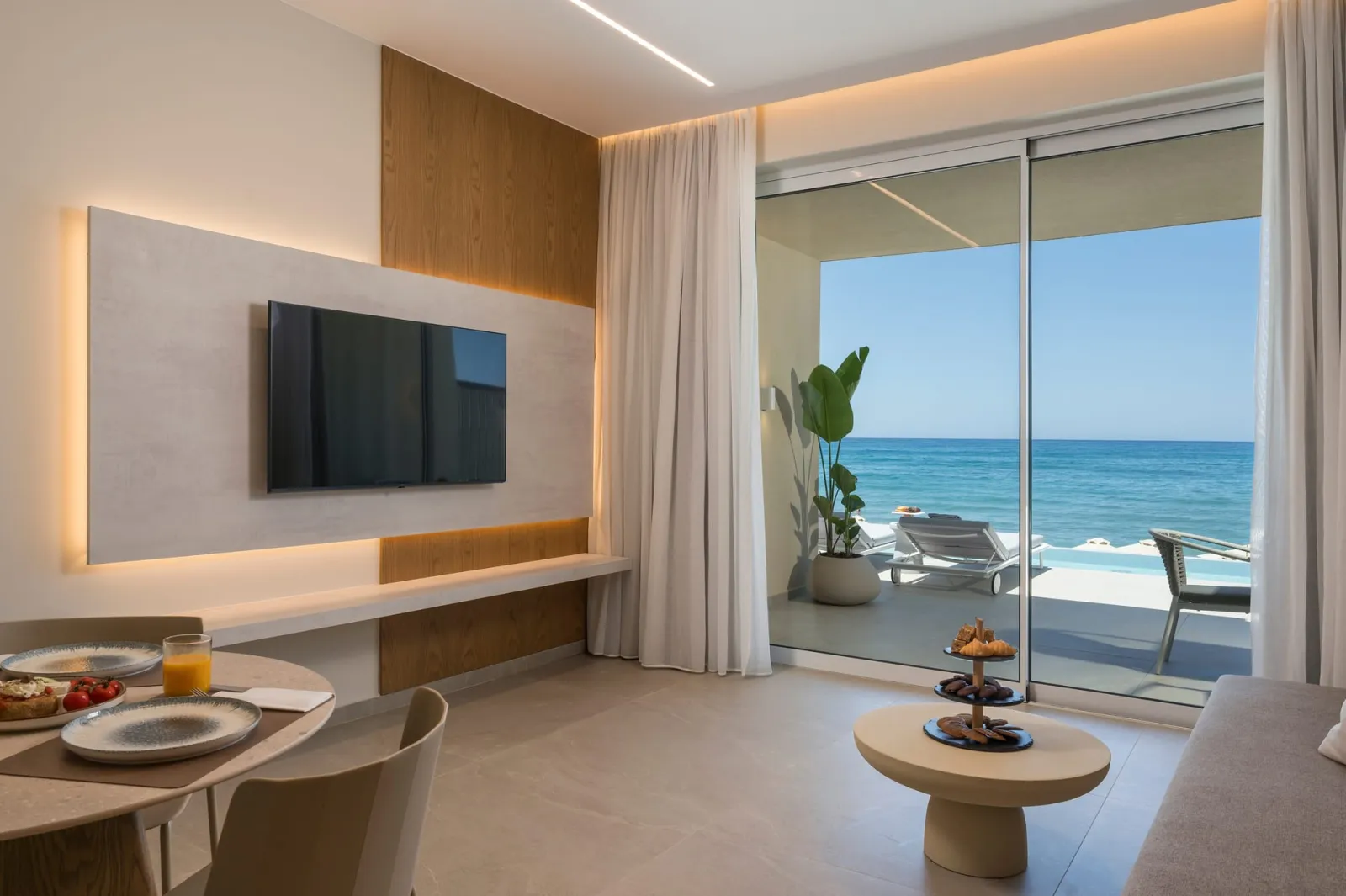 Sunset Suite - One Bedroom with Private Pool and Beach Access