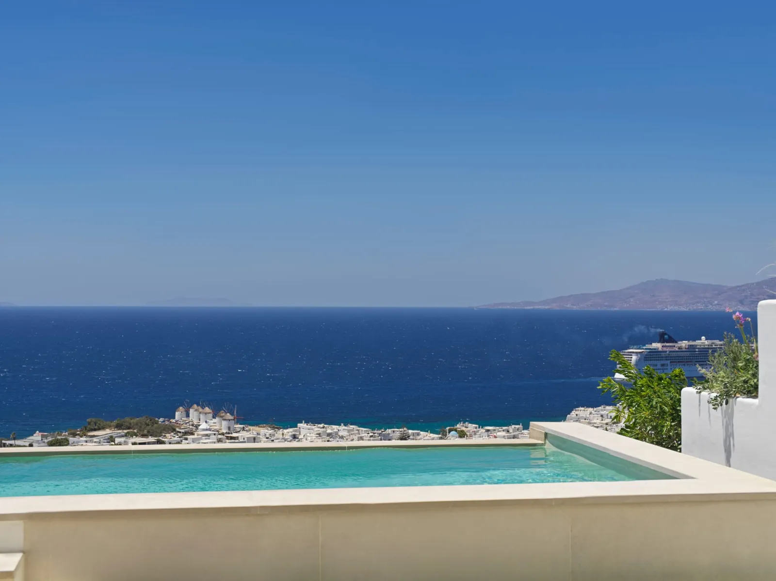Pool Suite Sea View