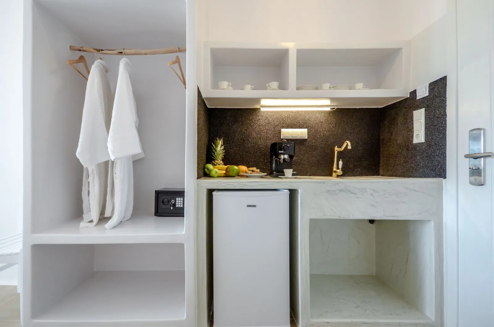 Deluxe Sea View Suite