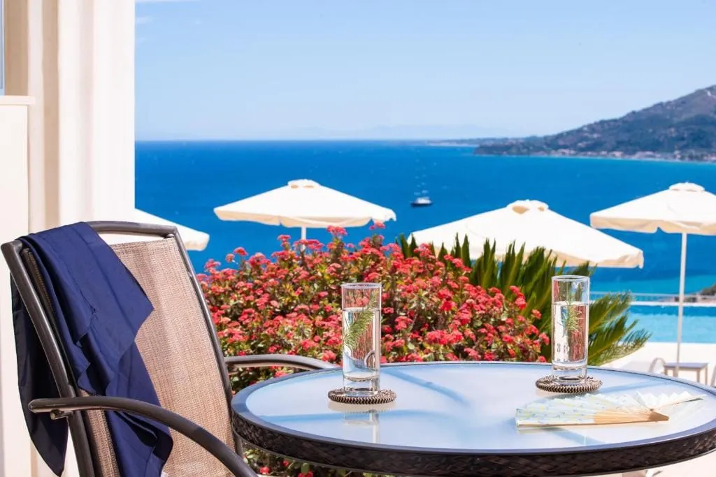 Poolfront Double or Twin Room Sea View - 25 m²