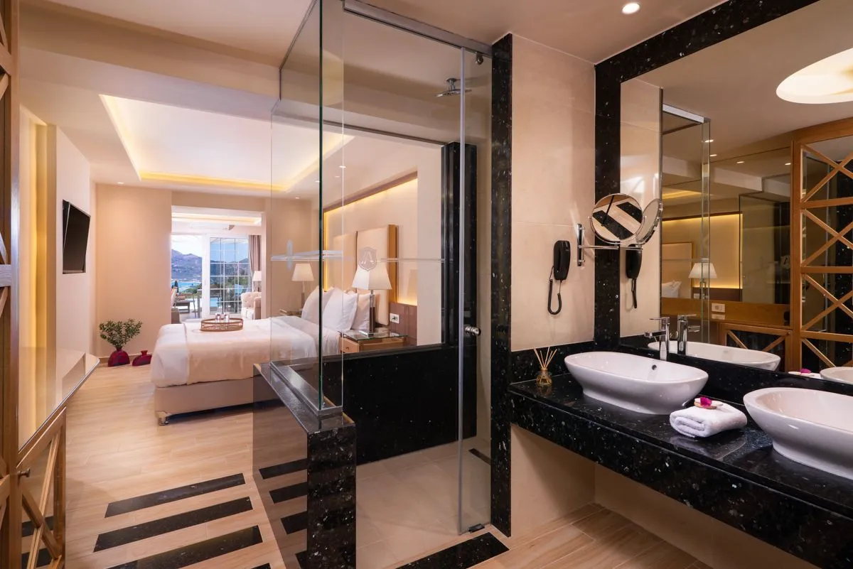Suite with Panoramic Sea View &amp; Private Pool - 45 m²