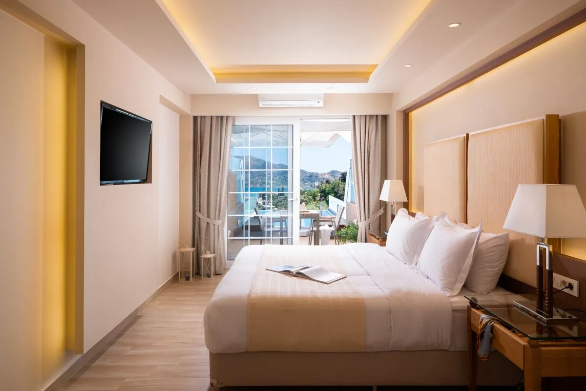 Suite with Panoramic Sea View &amp; Private Pool - 45 m²