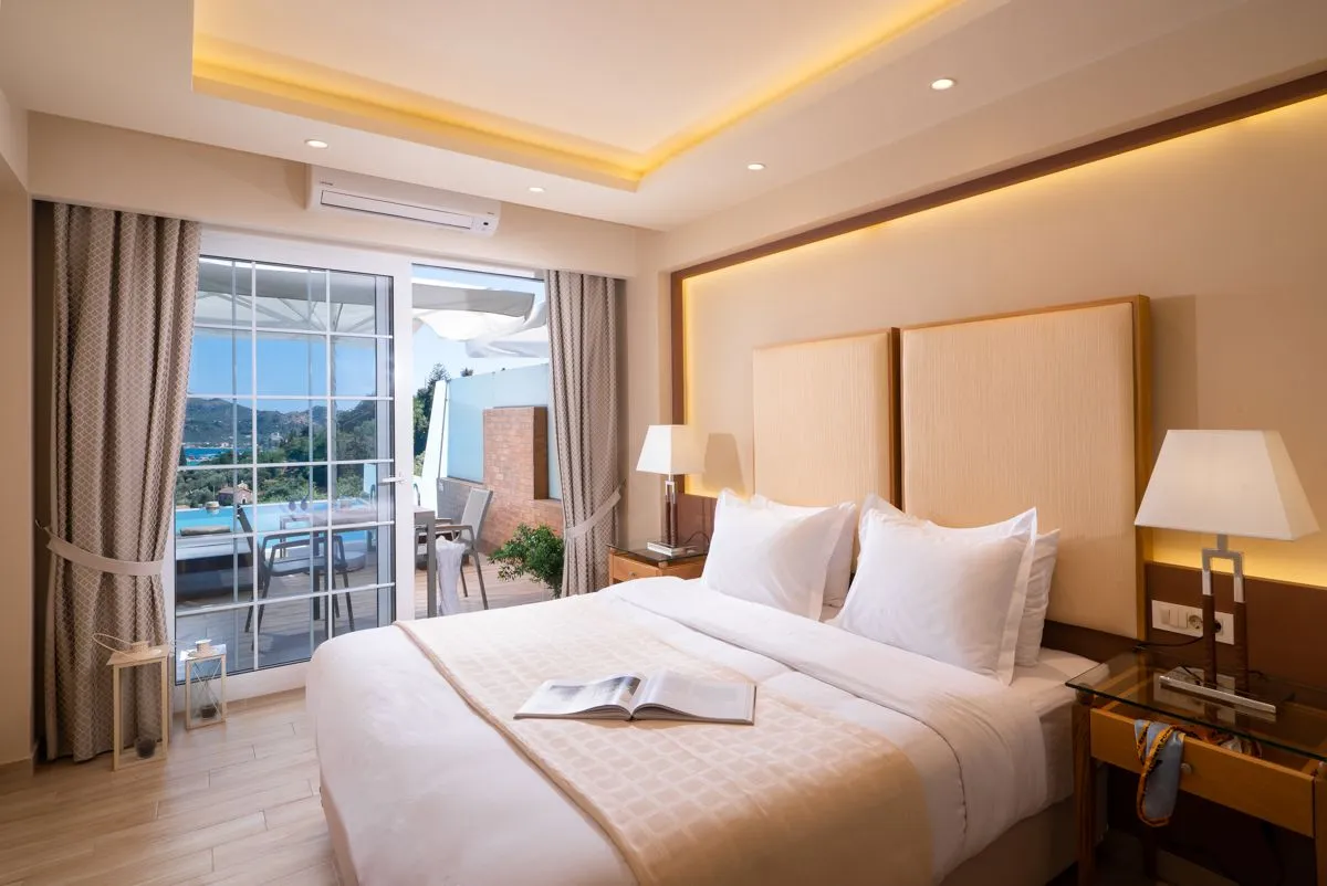 Suite with Panoramic Sea View &amp; Private Pool - 45 m²