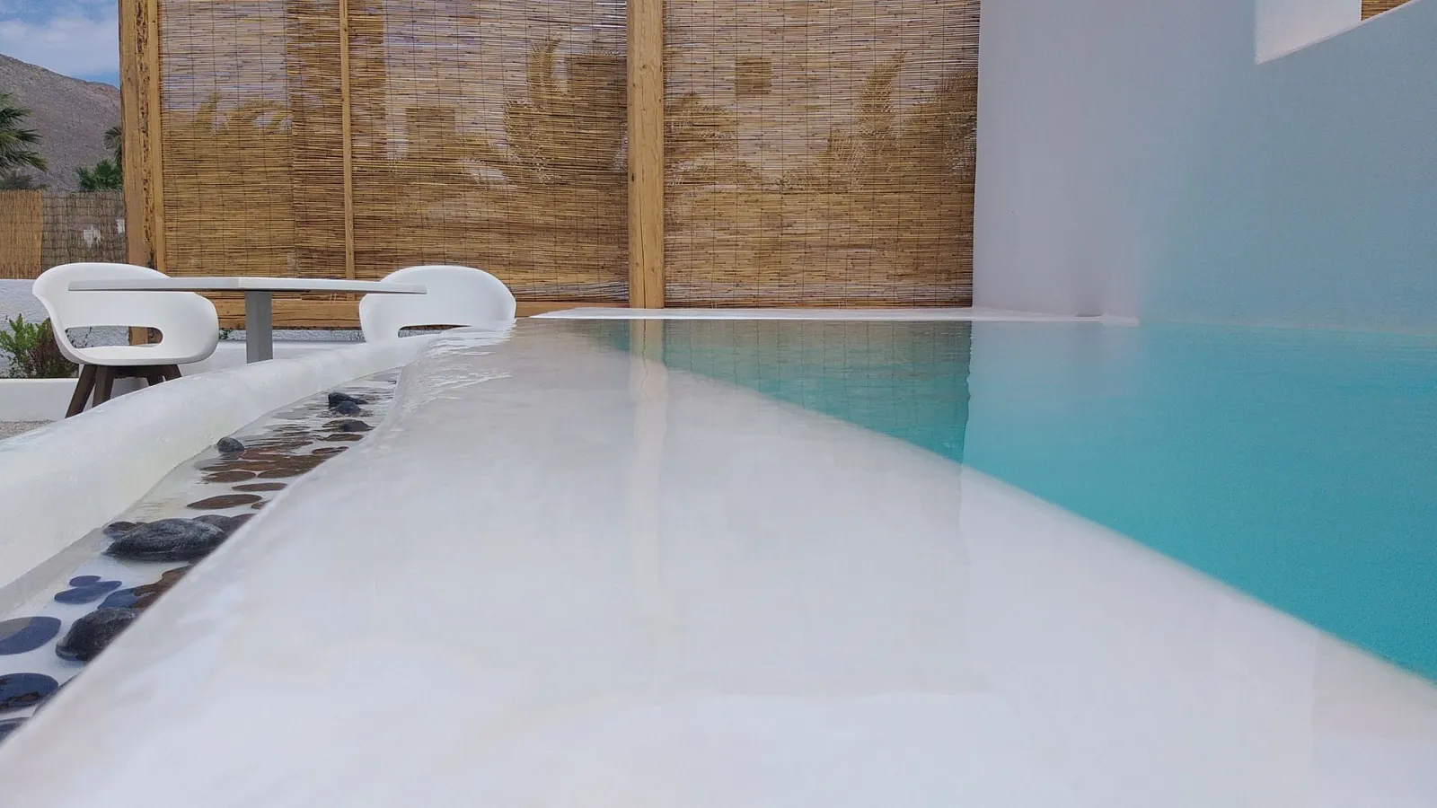 Standard suite with jetted Pool
