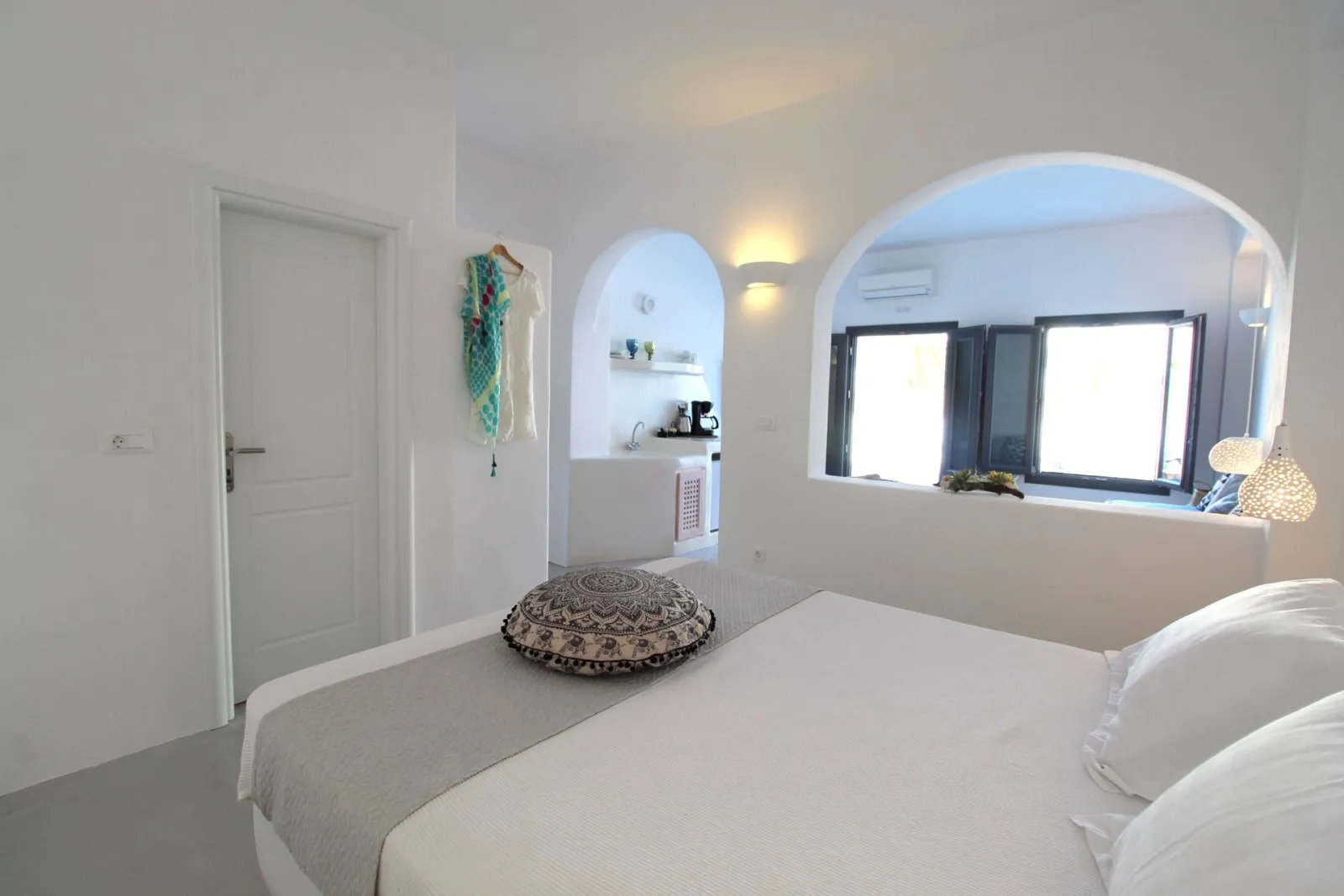 Standard suite with jetted Pool