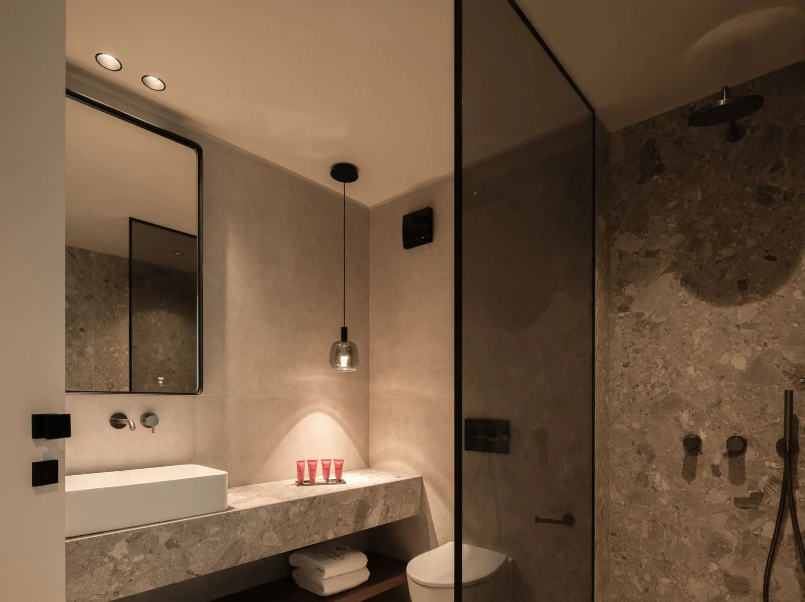 Signature Private Pool Suite