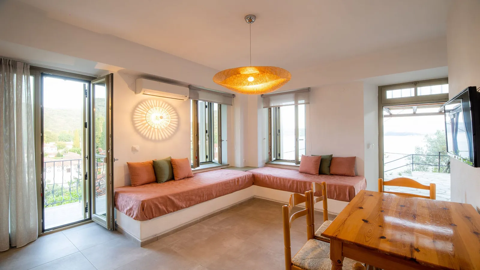 Deluxe Apartment with Terrace and Balcony