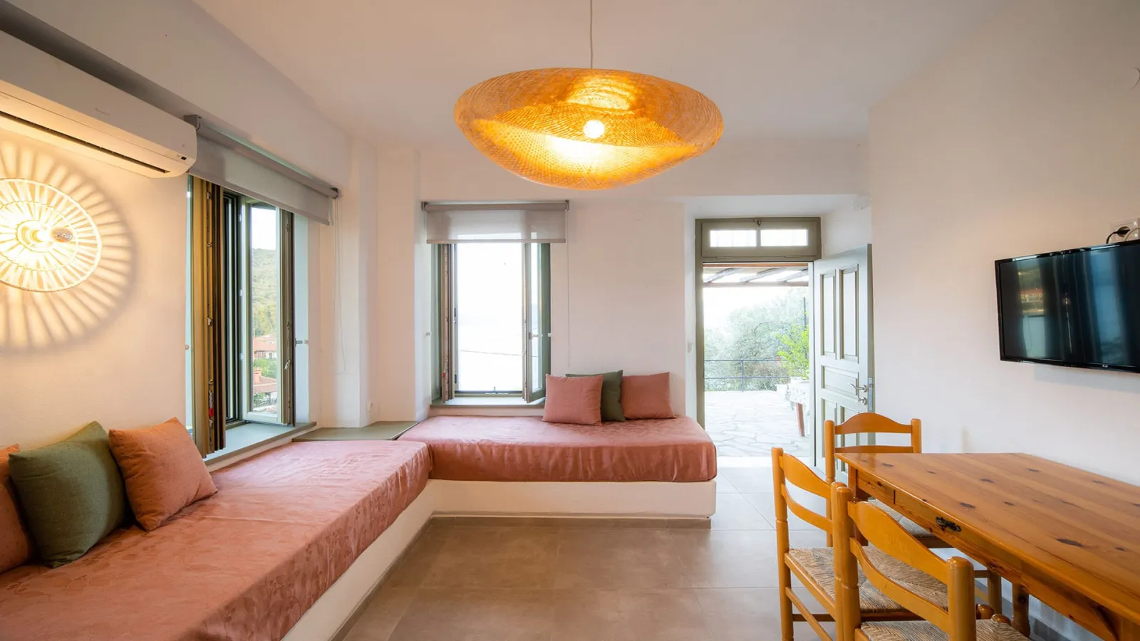 Deluxe Apartment with Terrace and Balcony