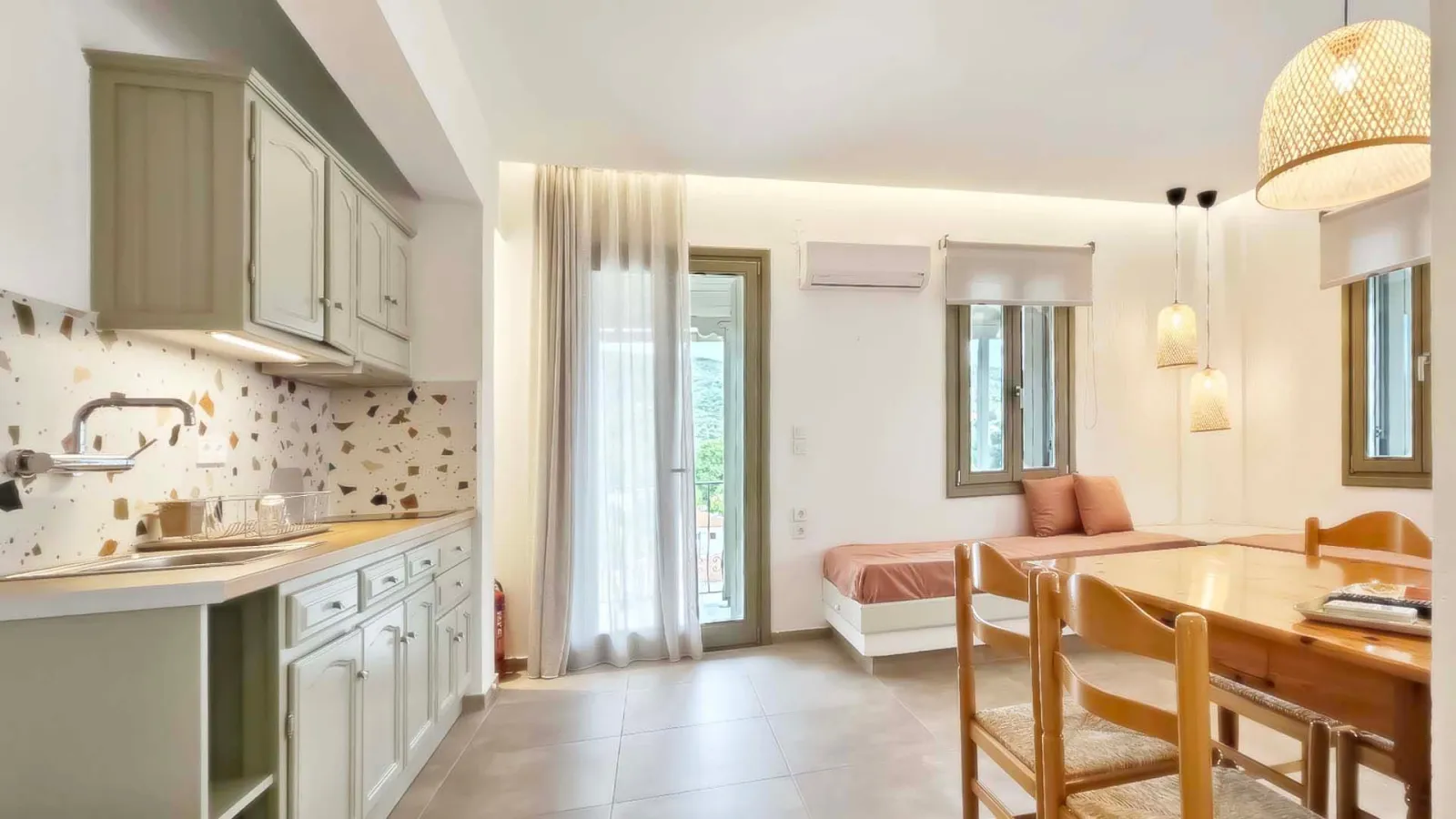 Deluxe Apartment with two Balconies