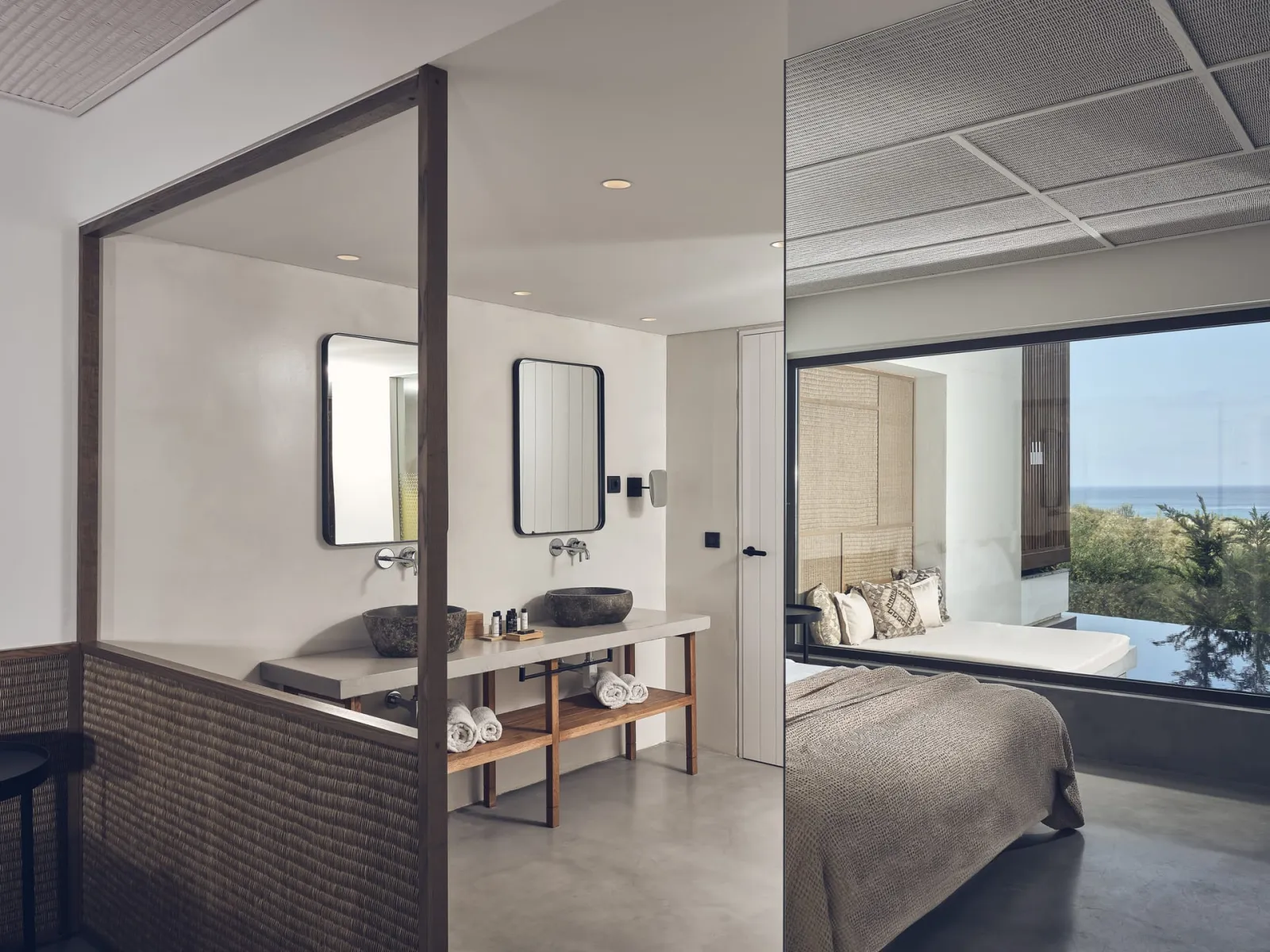 Swim Up Heated Pool Suite