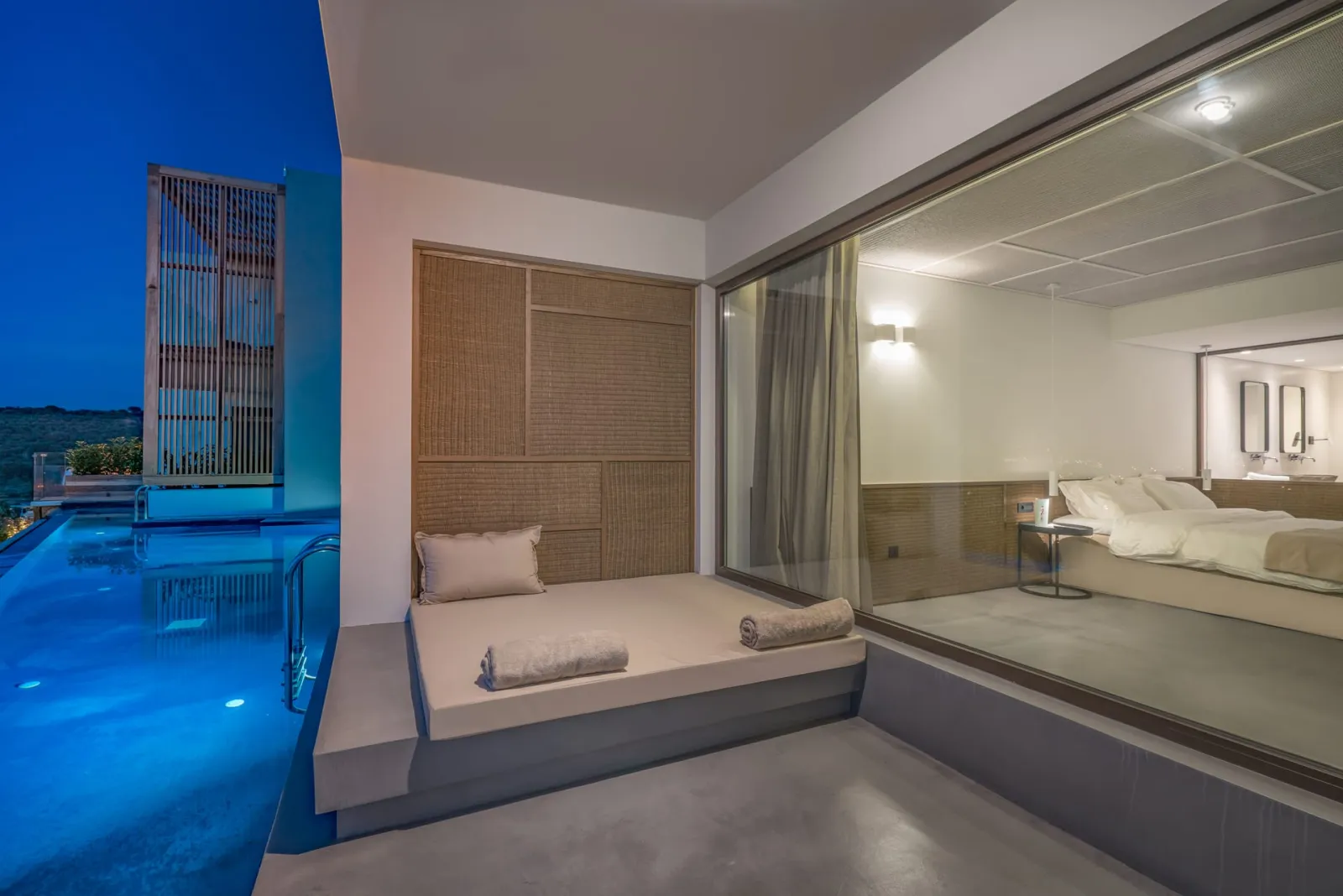 Swim Up Heated Pool Suite