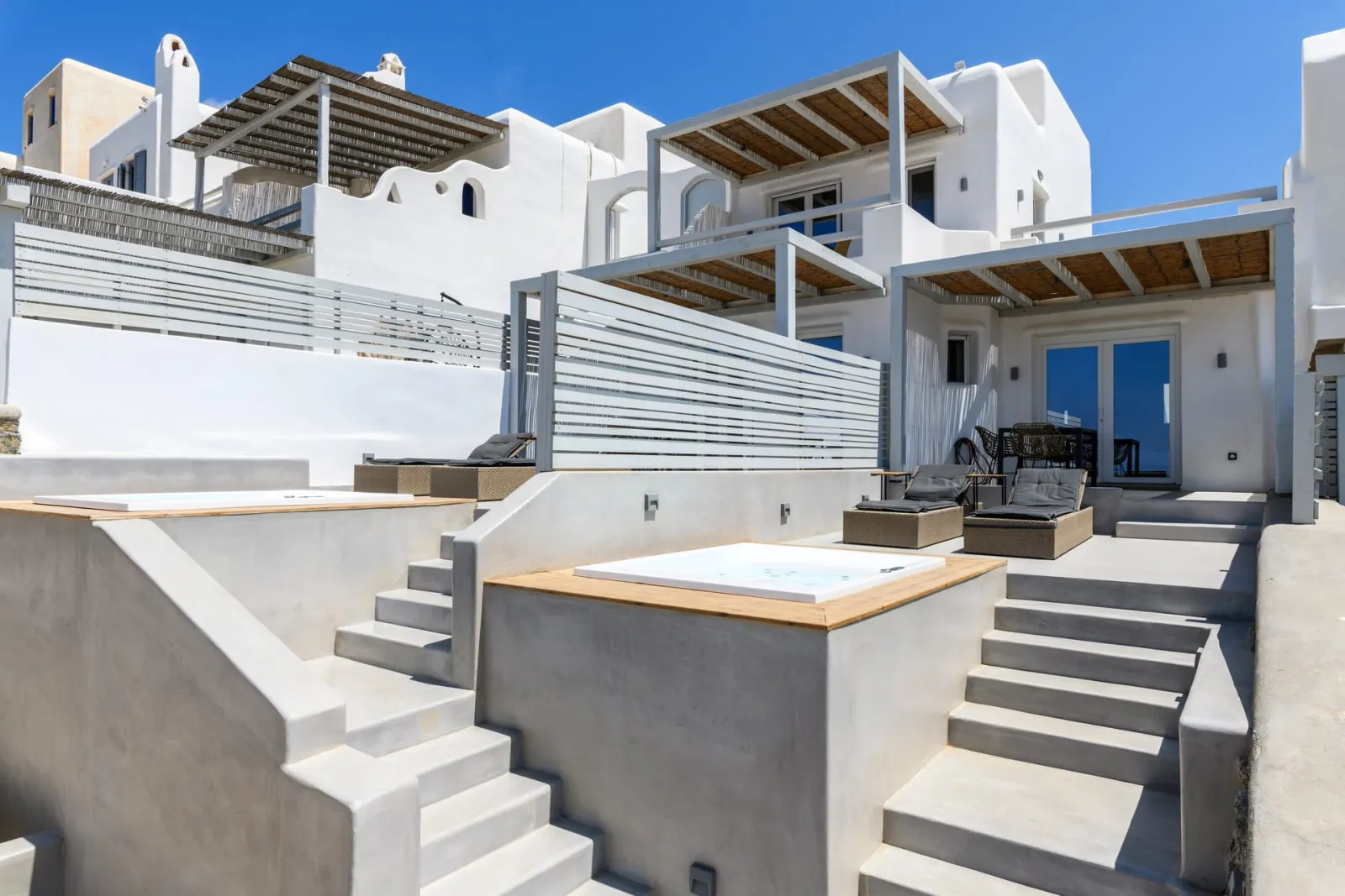 Blue Residence 2 with Jacuzzi