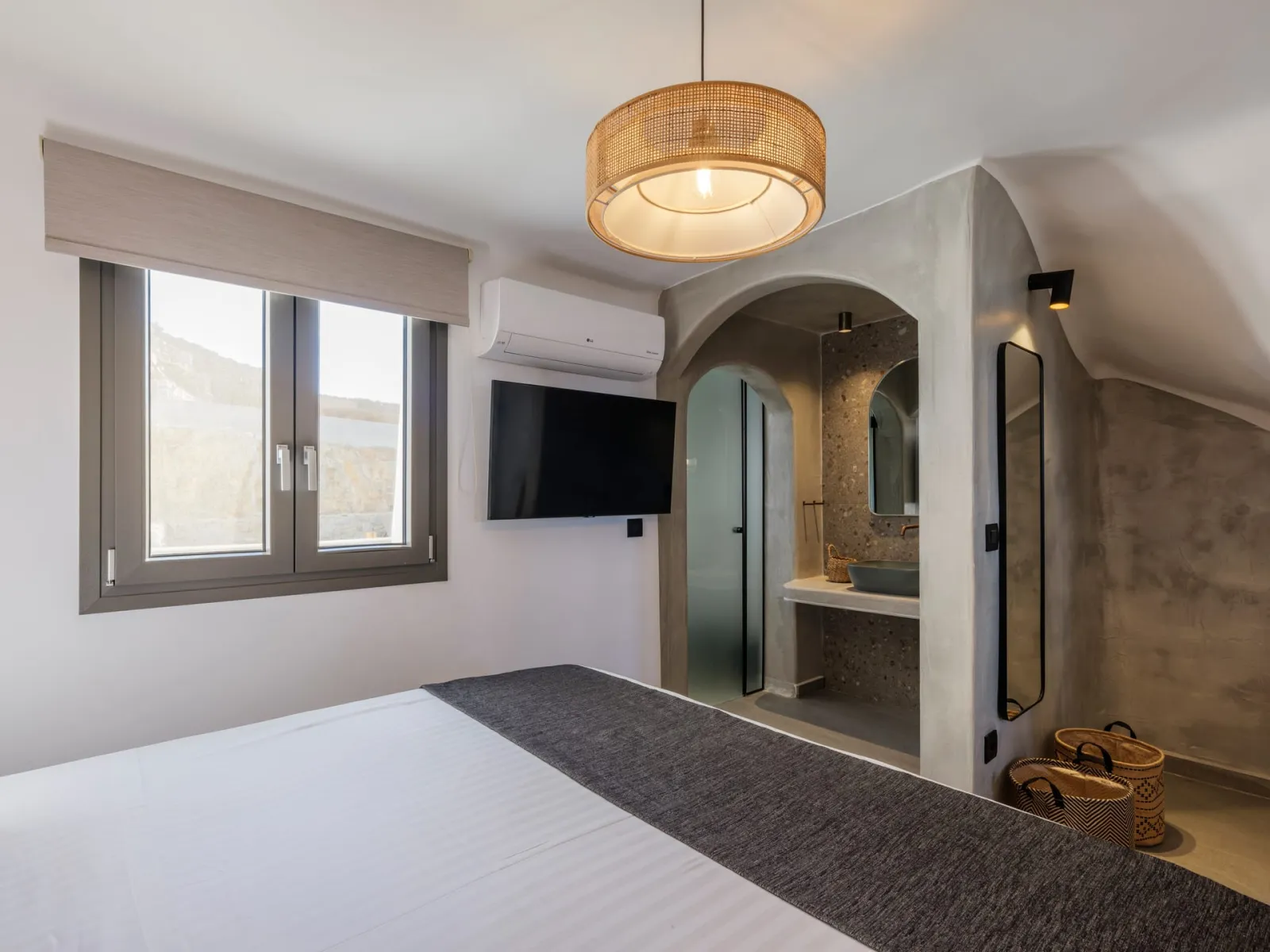Thea Residence with Jacuzzi
