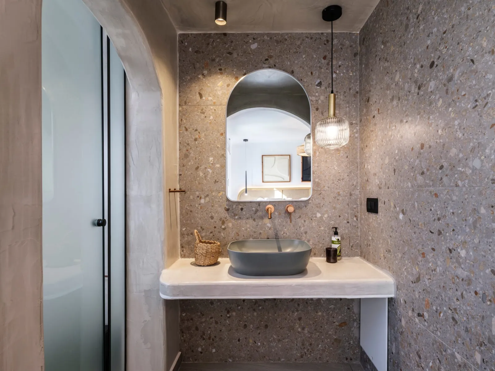 Thea Residence with Jacuzzi
