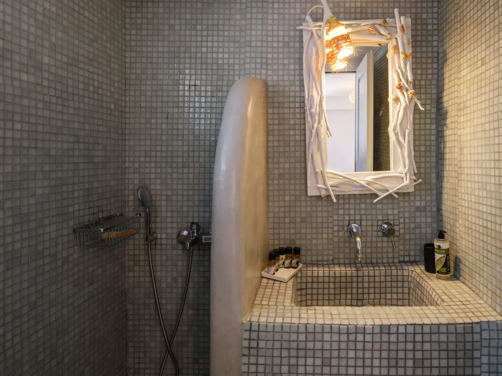 Thea Residence 2 with Jacuzzi