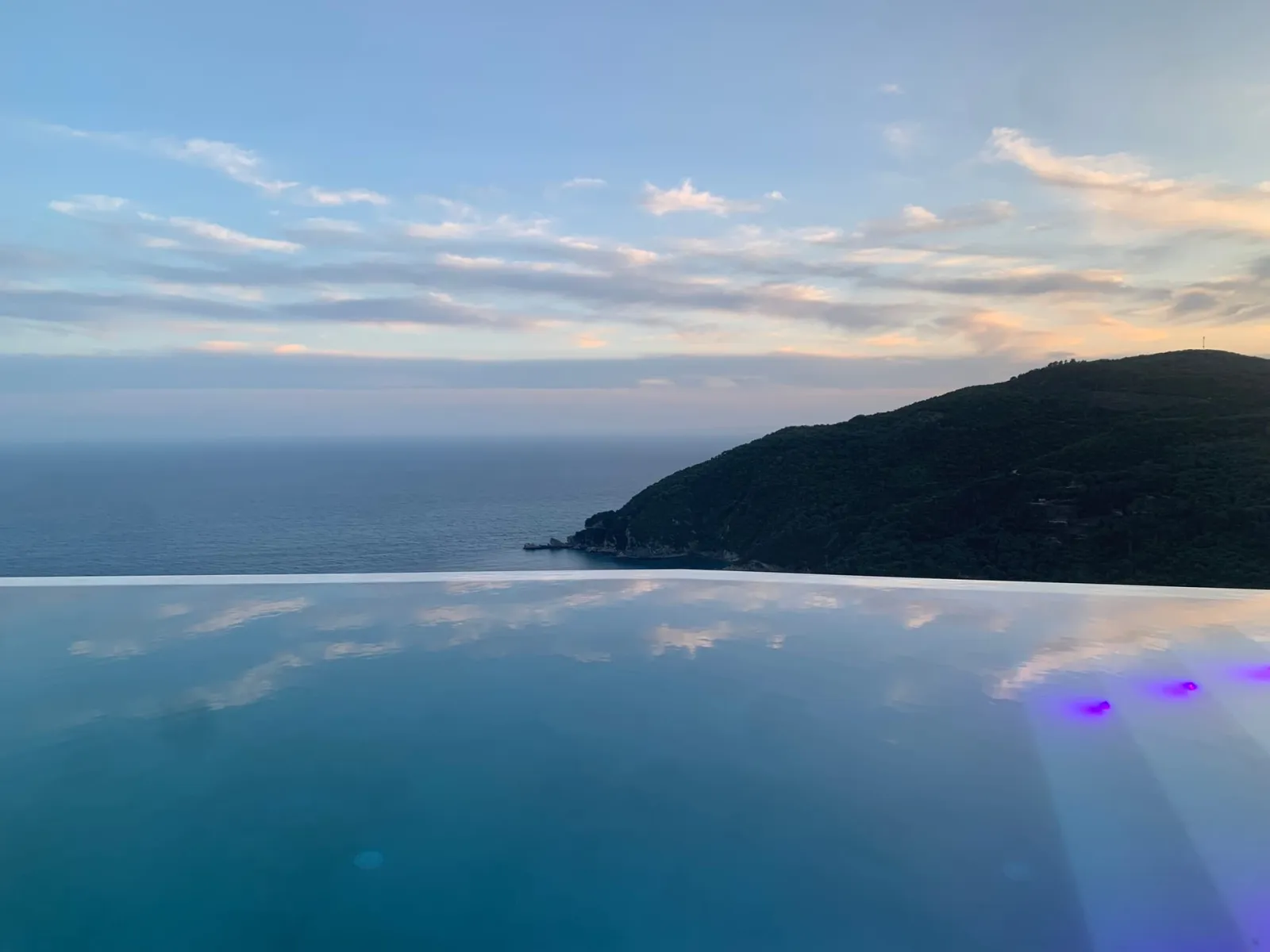 Villa Infinity Blue