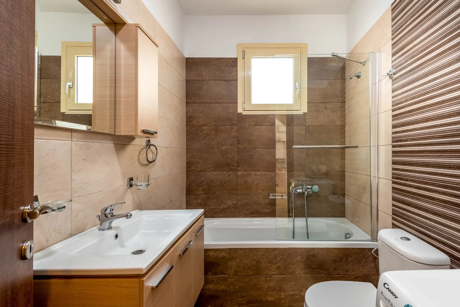 Two-Bedroom Deluxe Suite with Private Pool and Mountain View
