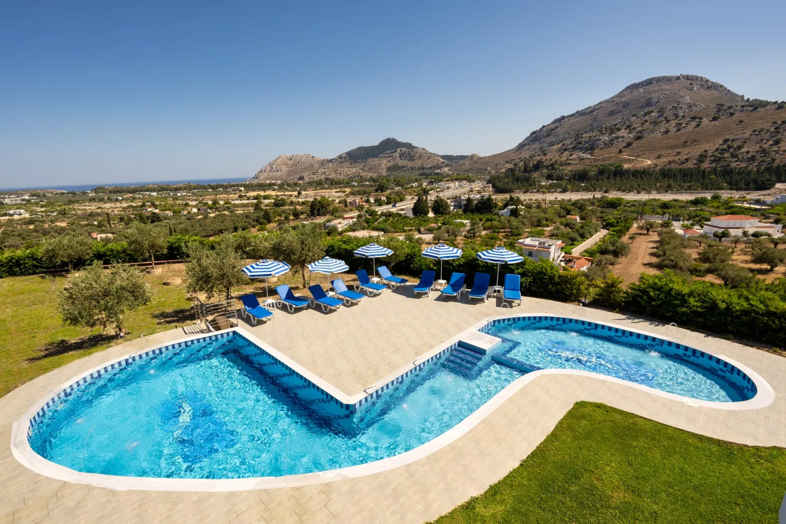 Five-Bedroom Superior Suite with Private Pool and Mountain view