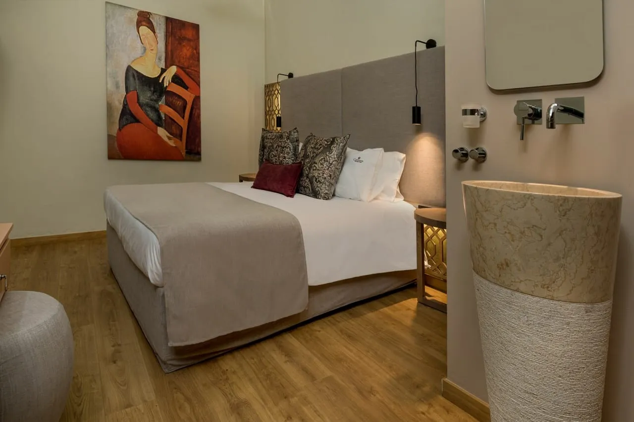 Single Interior | Contessa Hotel