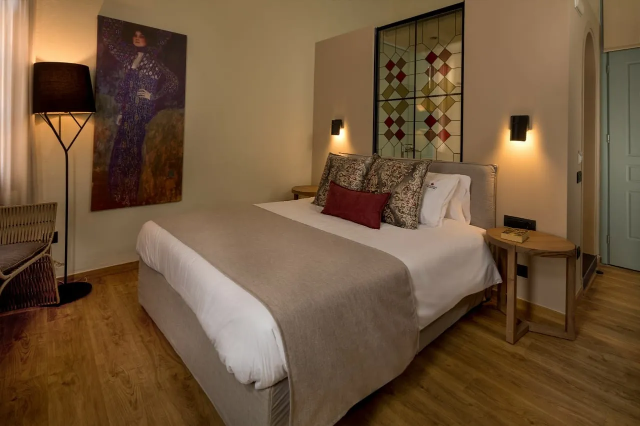 Double Street View | Contessa Hotel