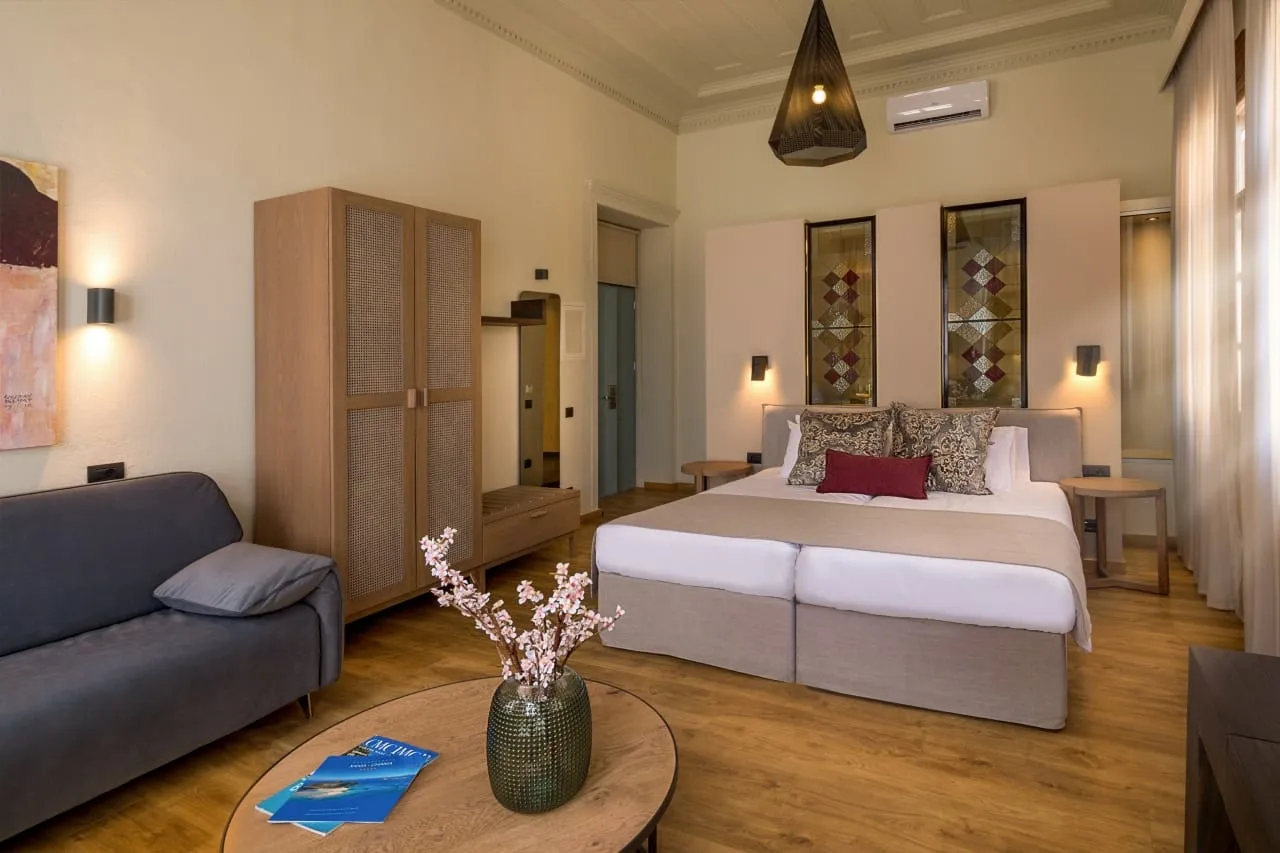 Double Superior Street View | Contessa Hotel