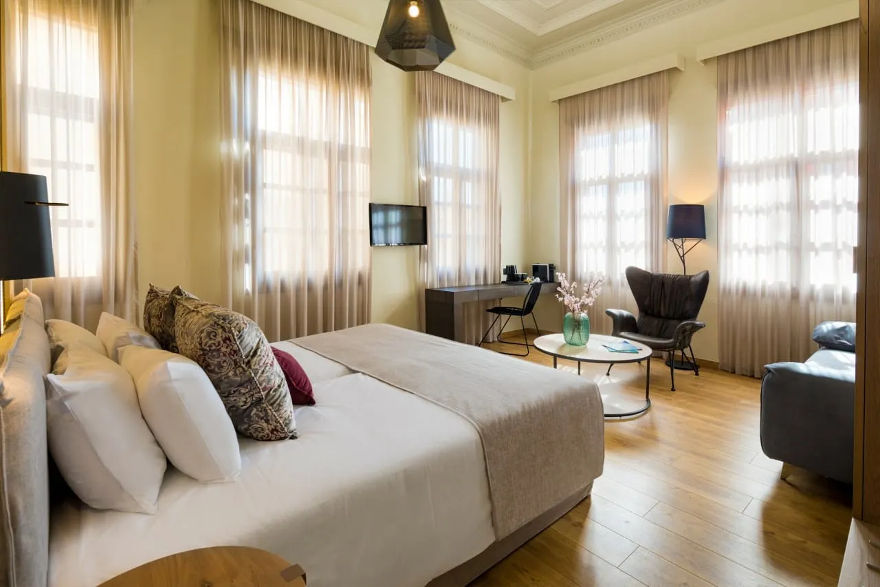 Double Superior Street View | Contessa Hotel
