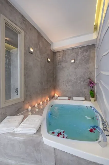 Honeymoon Suite
