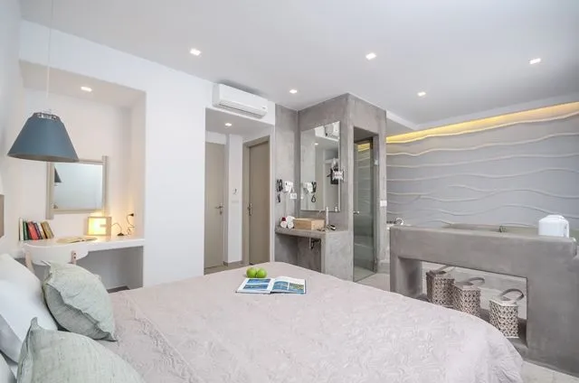 Honeymoon Suite