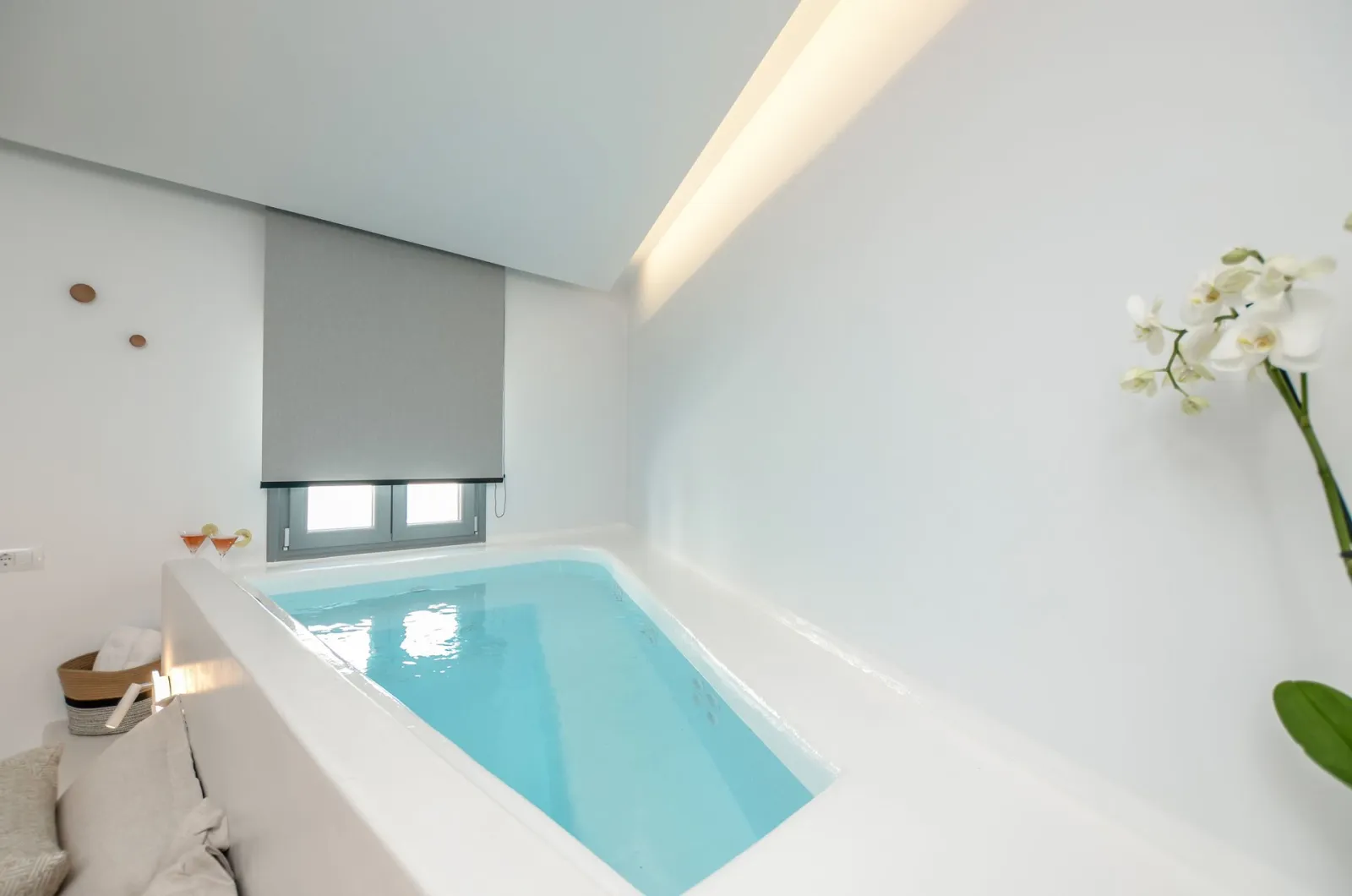 hercules executive suite with indoor hottub