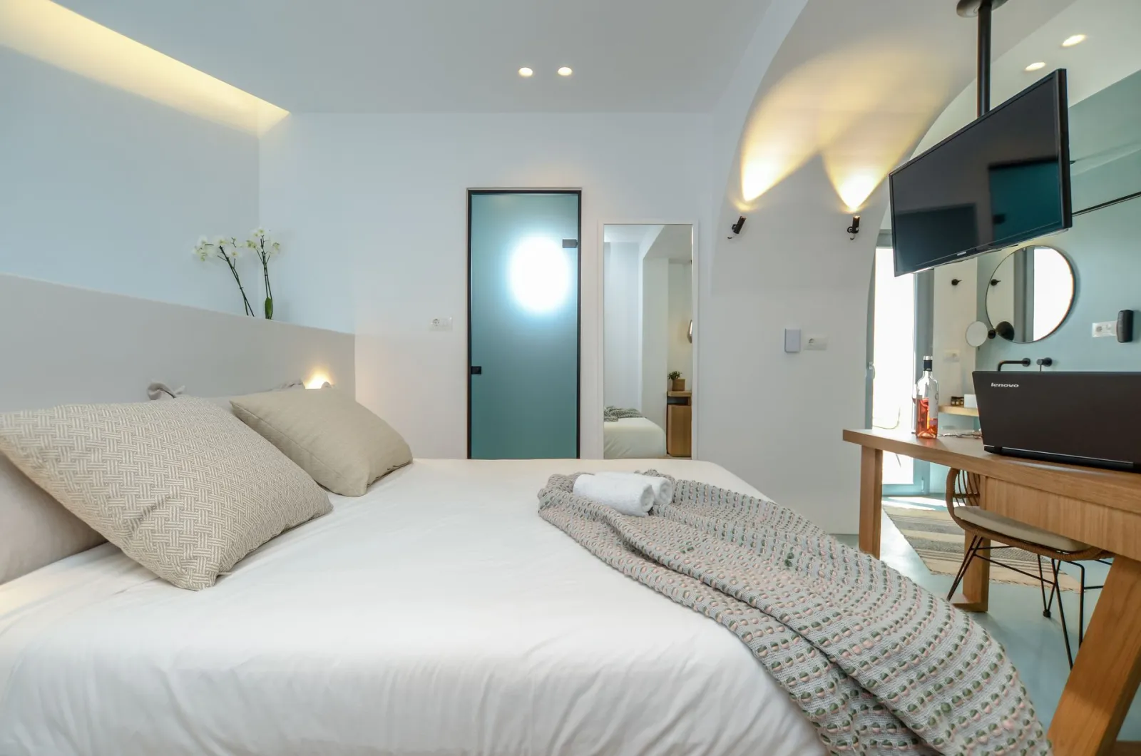 hercules executive suite with indoor hottub