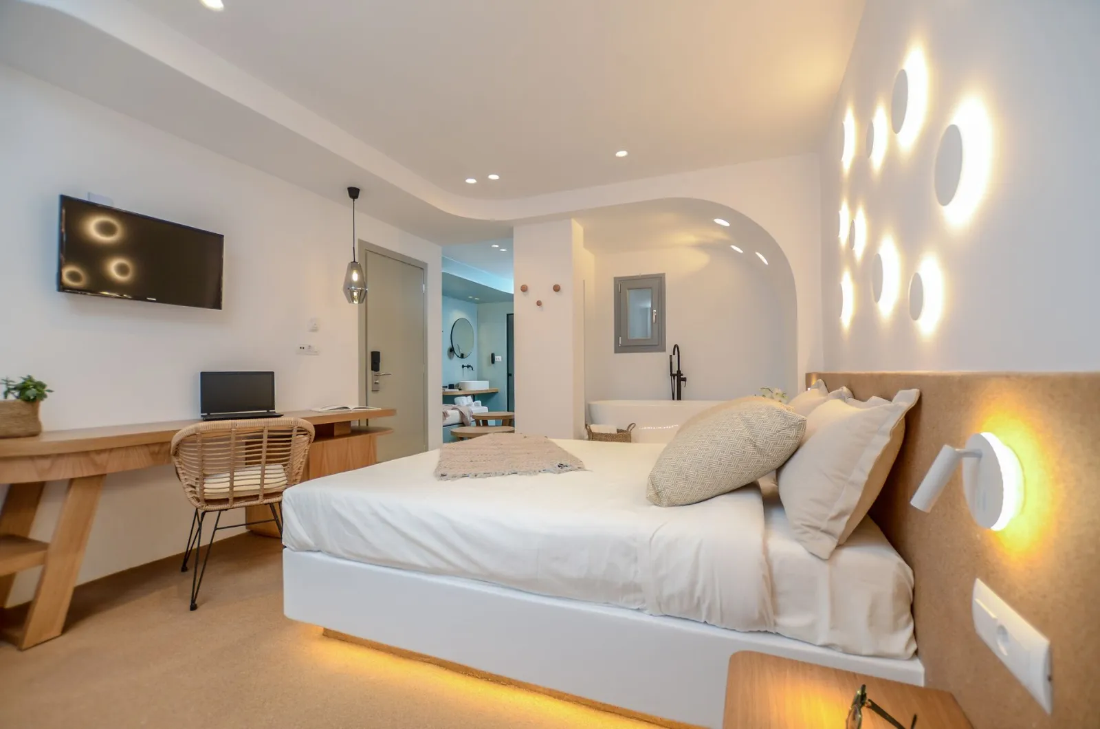 Achilles superior suite with steam bath and outdoor hottub