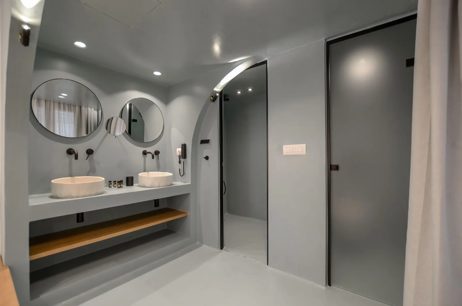orpheus semibasement suite with steam bath and outdoor hottub